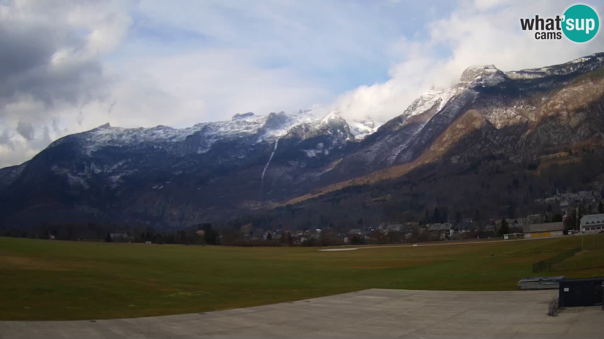 Live webcam Bovec airport – View to Kanin