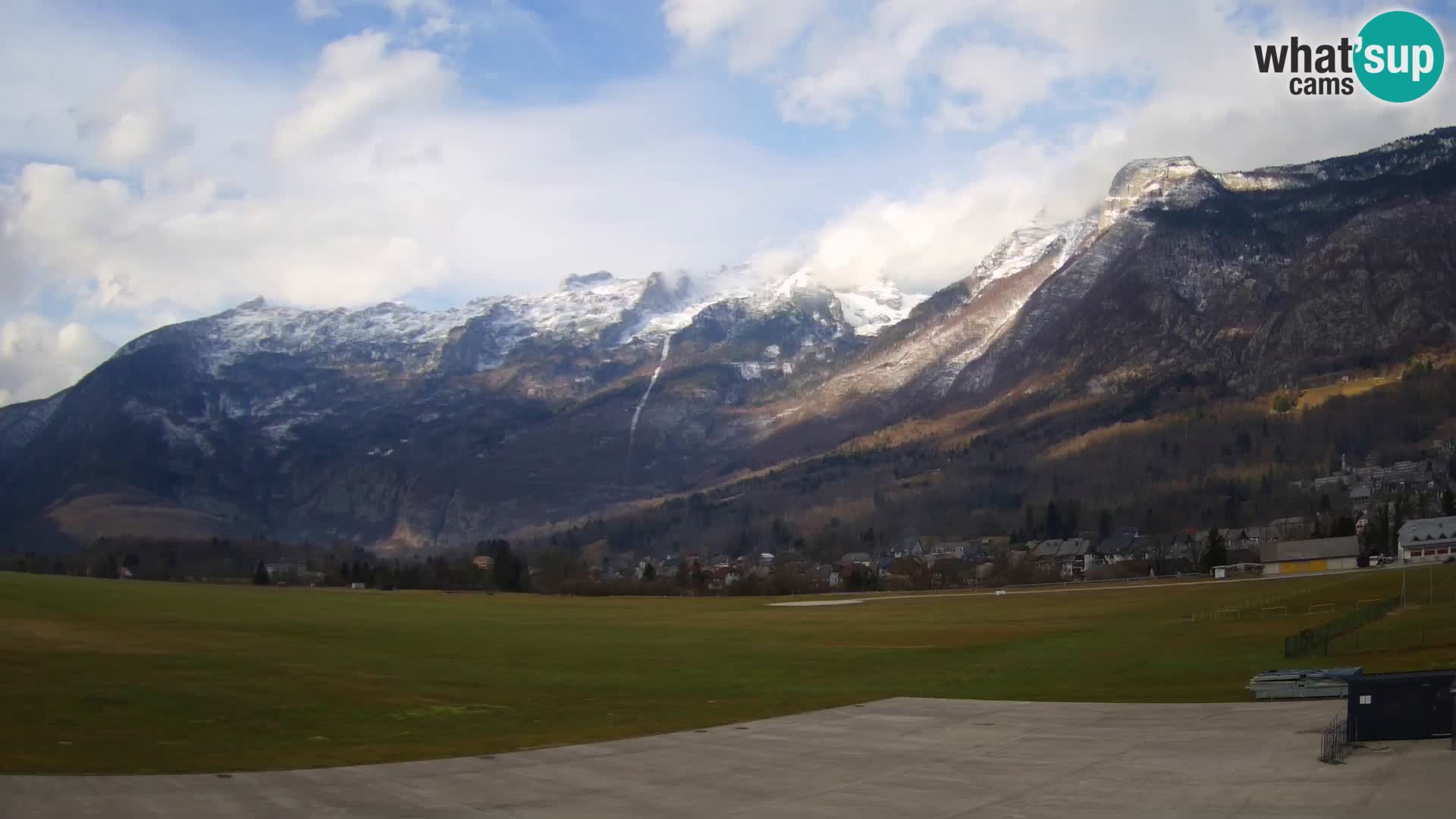 Live webcam Bovec airport – View to Kanin