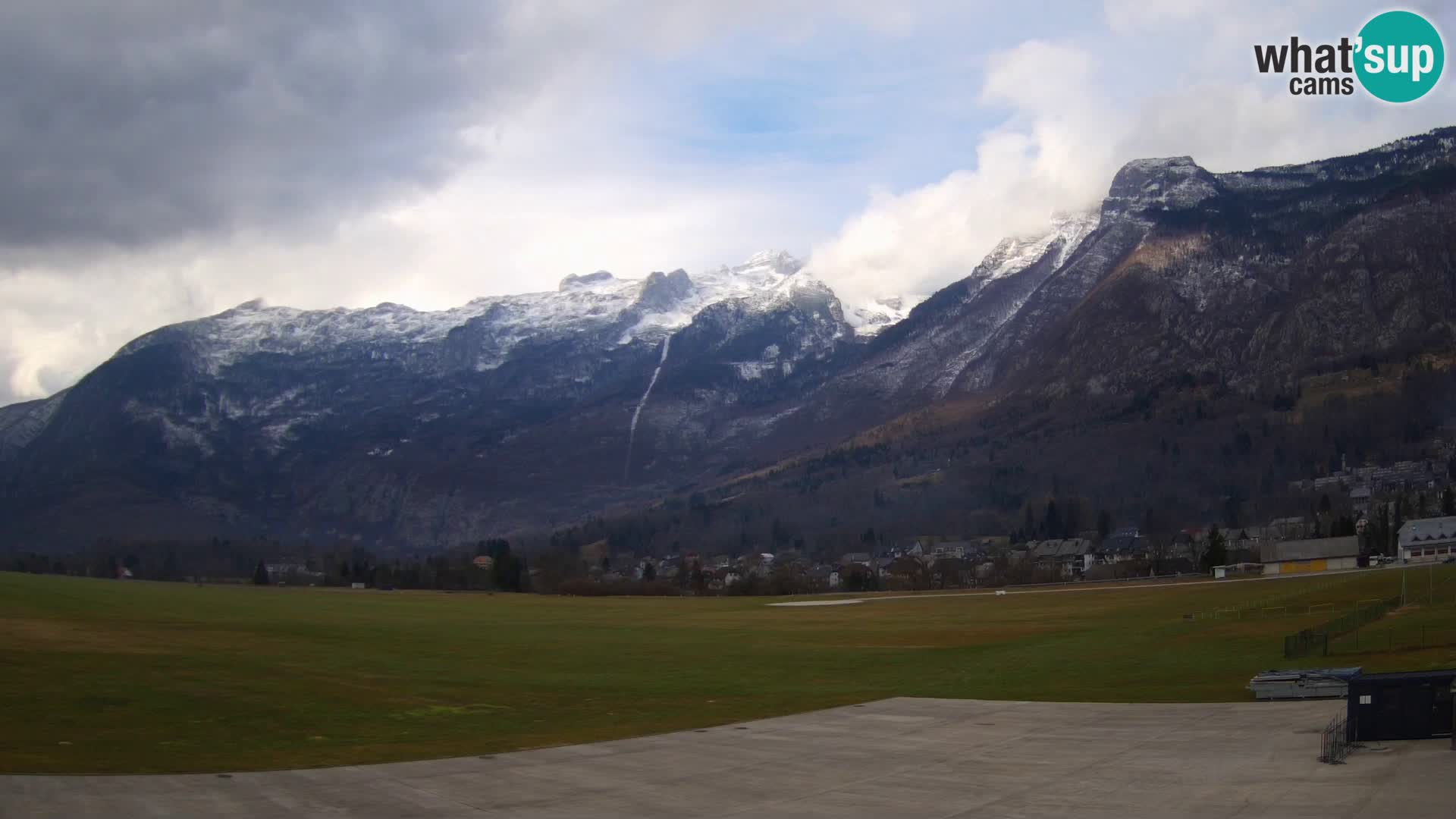 Live webcam Bovec airport – View to Kanin