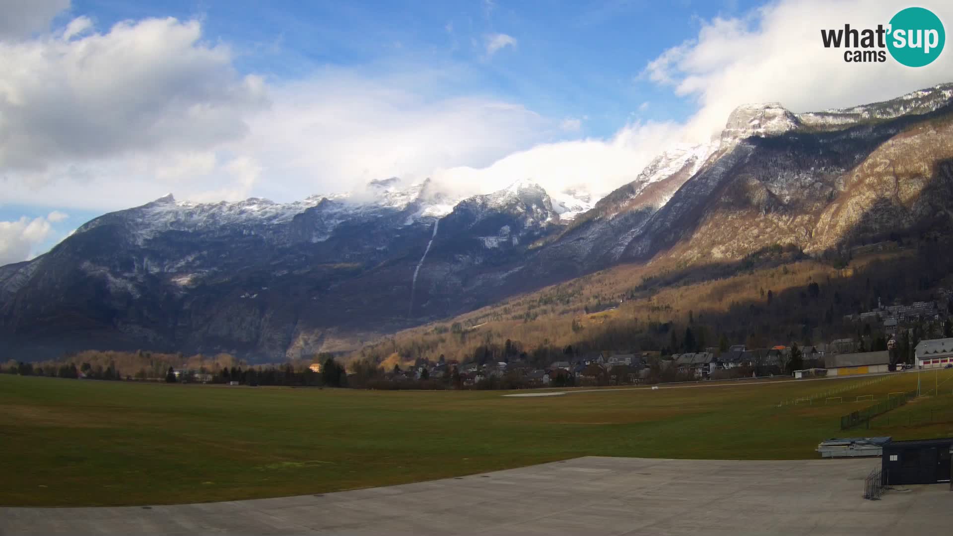 Live webcam Bovec airport – View to Kanin