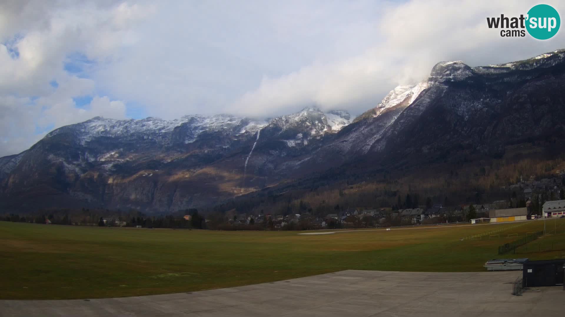 Live webcam Bovec airport – View to Kanin