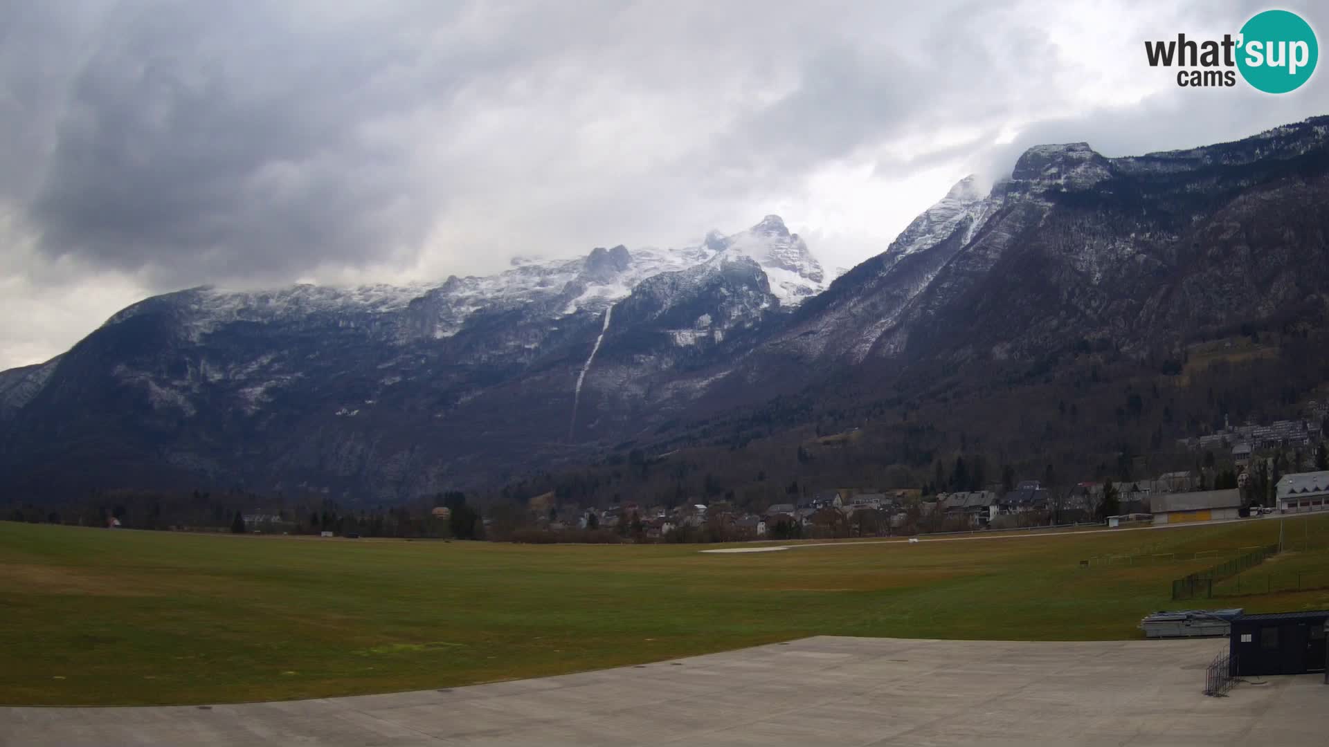 Cámara web en vivo Aeropuerto de Bovec – Vista a Kanin