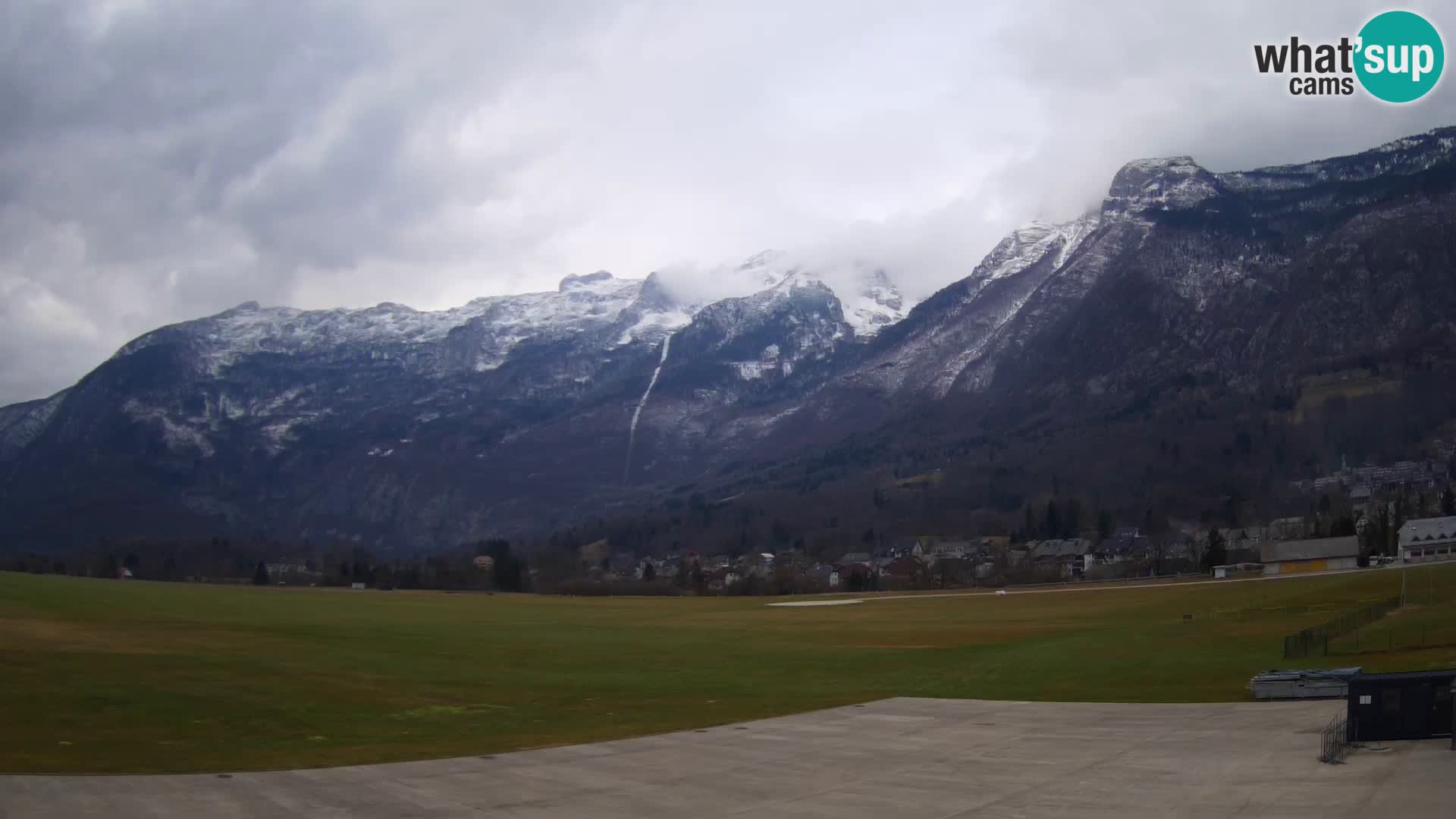 Live webcam Bovec airport – View to Kanin