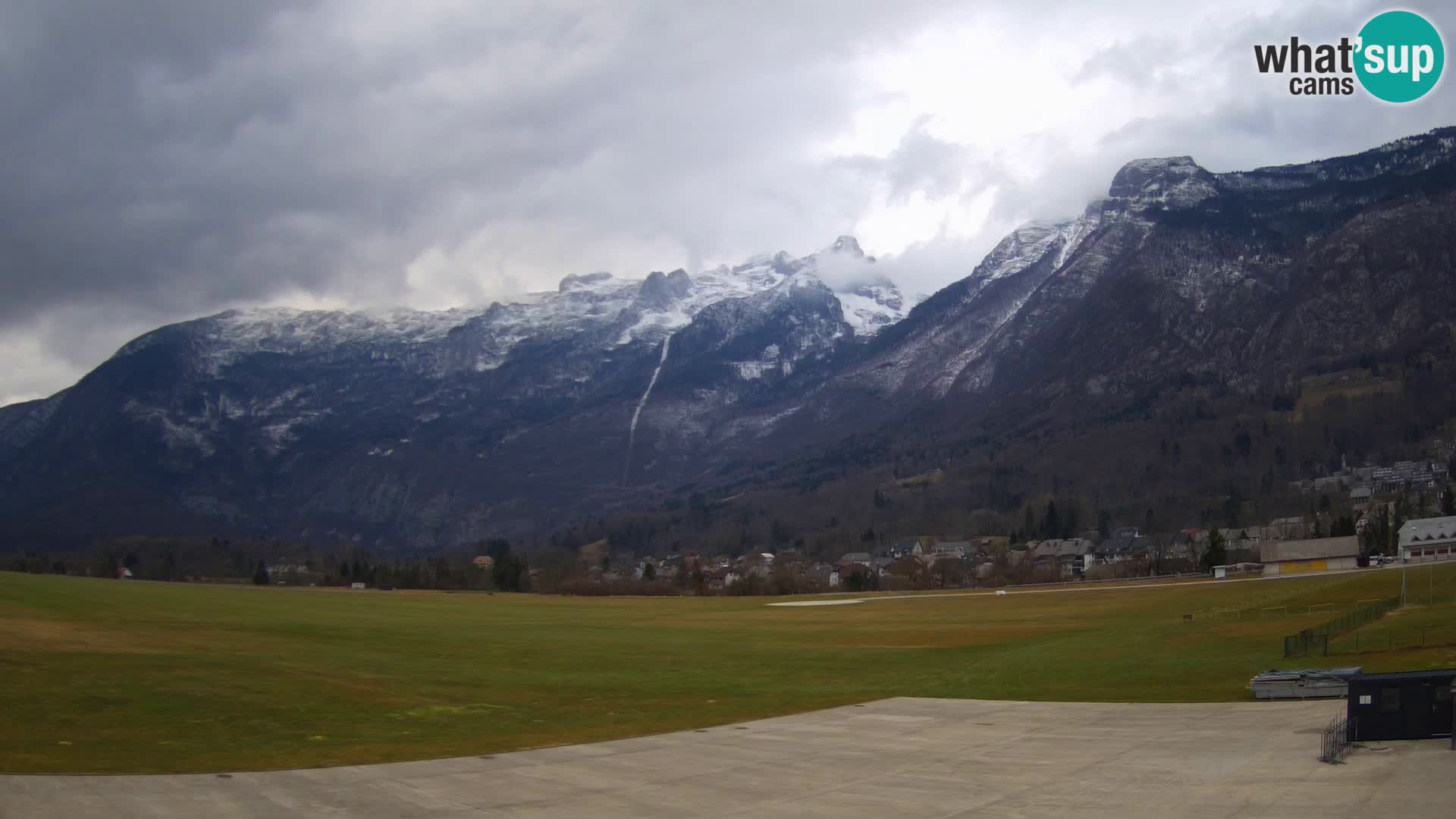 Live webcam Bovec airport – View to Kanin