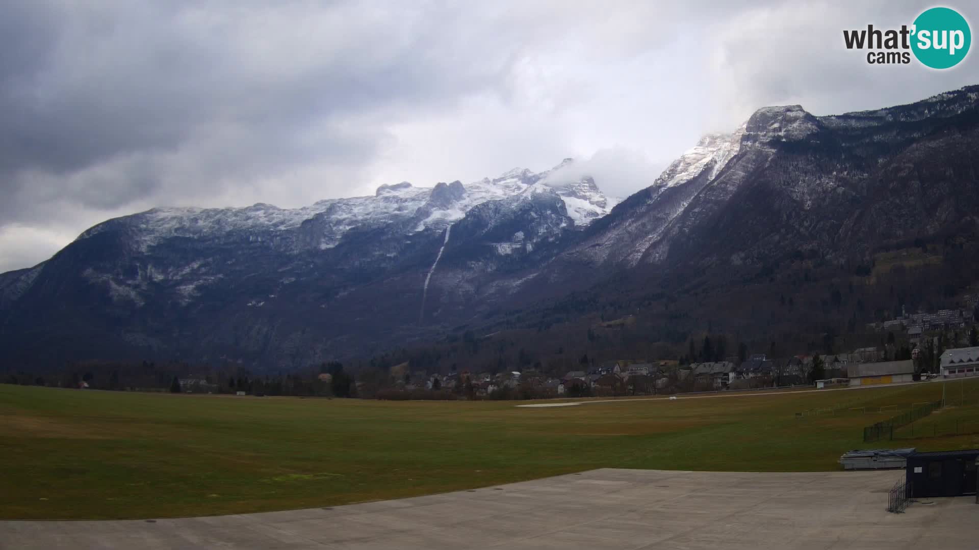 Cámara web en vivo Aeropuerto de Bovec – Vista a Kanin