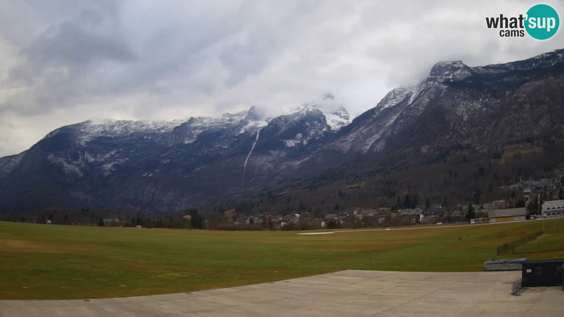 Webcam en direct Aéroport de Bovec – Vue sur Kanin