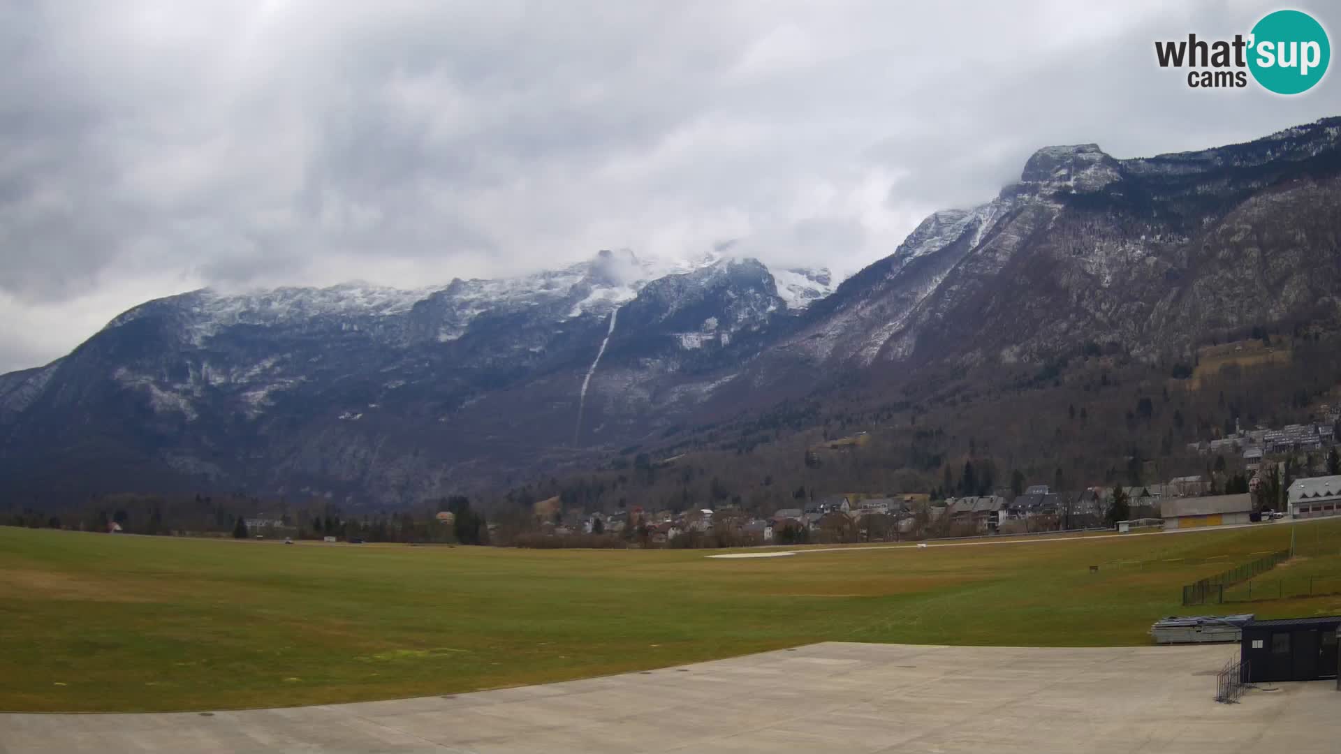 Cámara web en vivo Aeropuerto de Bovec – Vista a Kanin