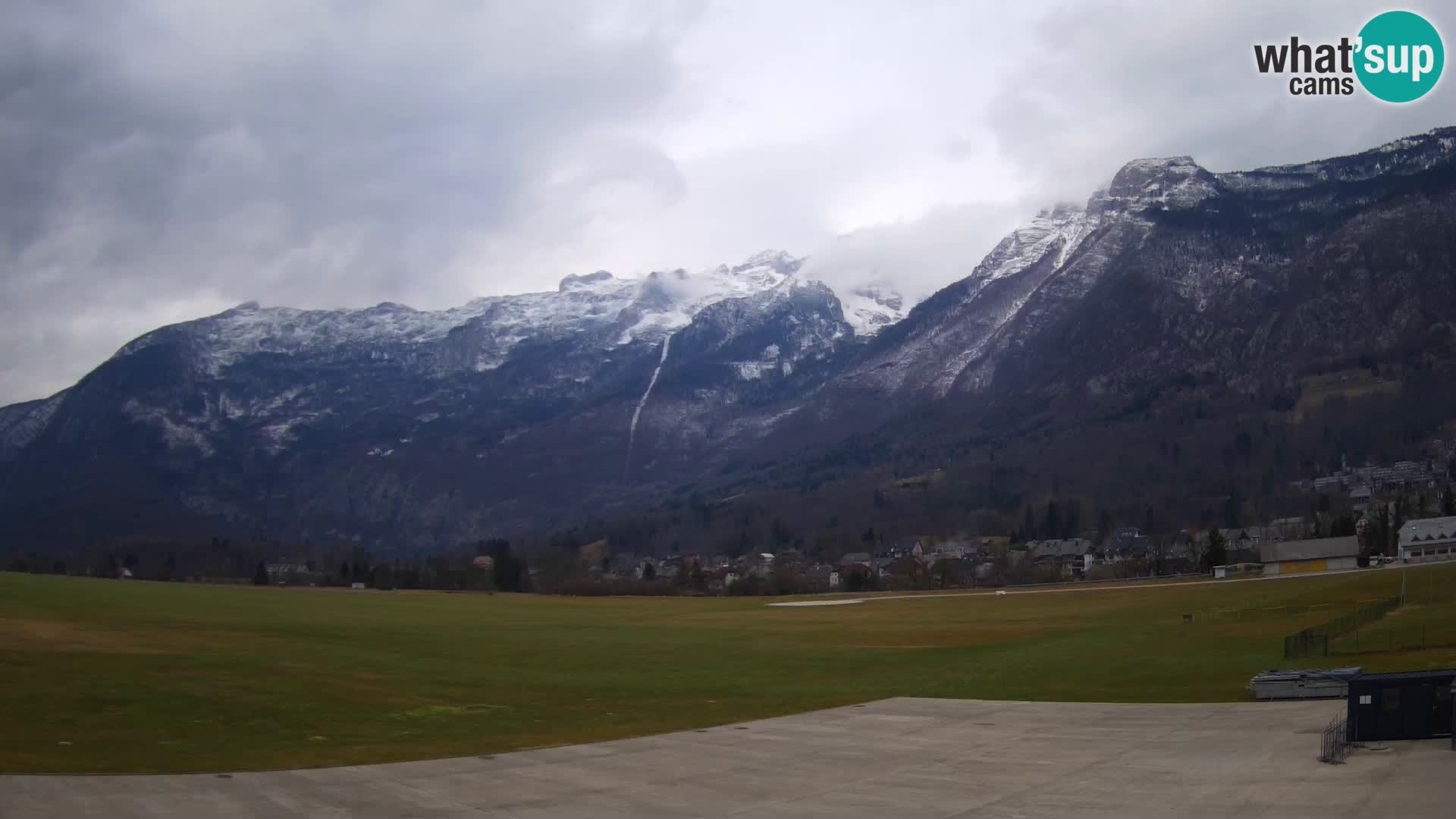 Webcam en direct Aéroport de Bovec – Vue sur Kanin