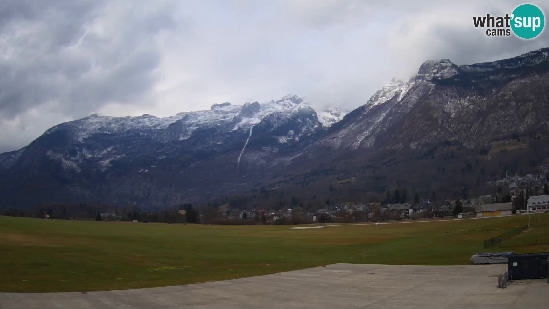 Live webcam Bovec airport – View to Kanin