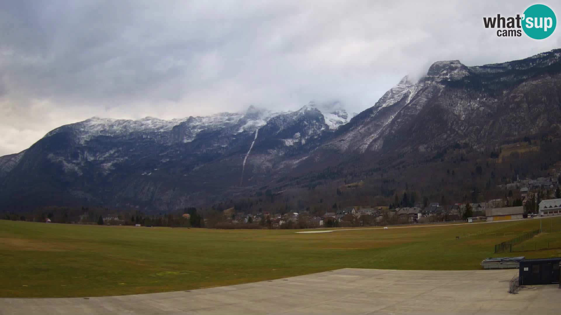 Webcam en direct Aéroport de Bovec – Vue sur Kanin