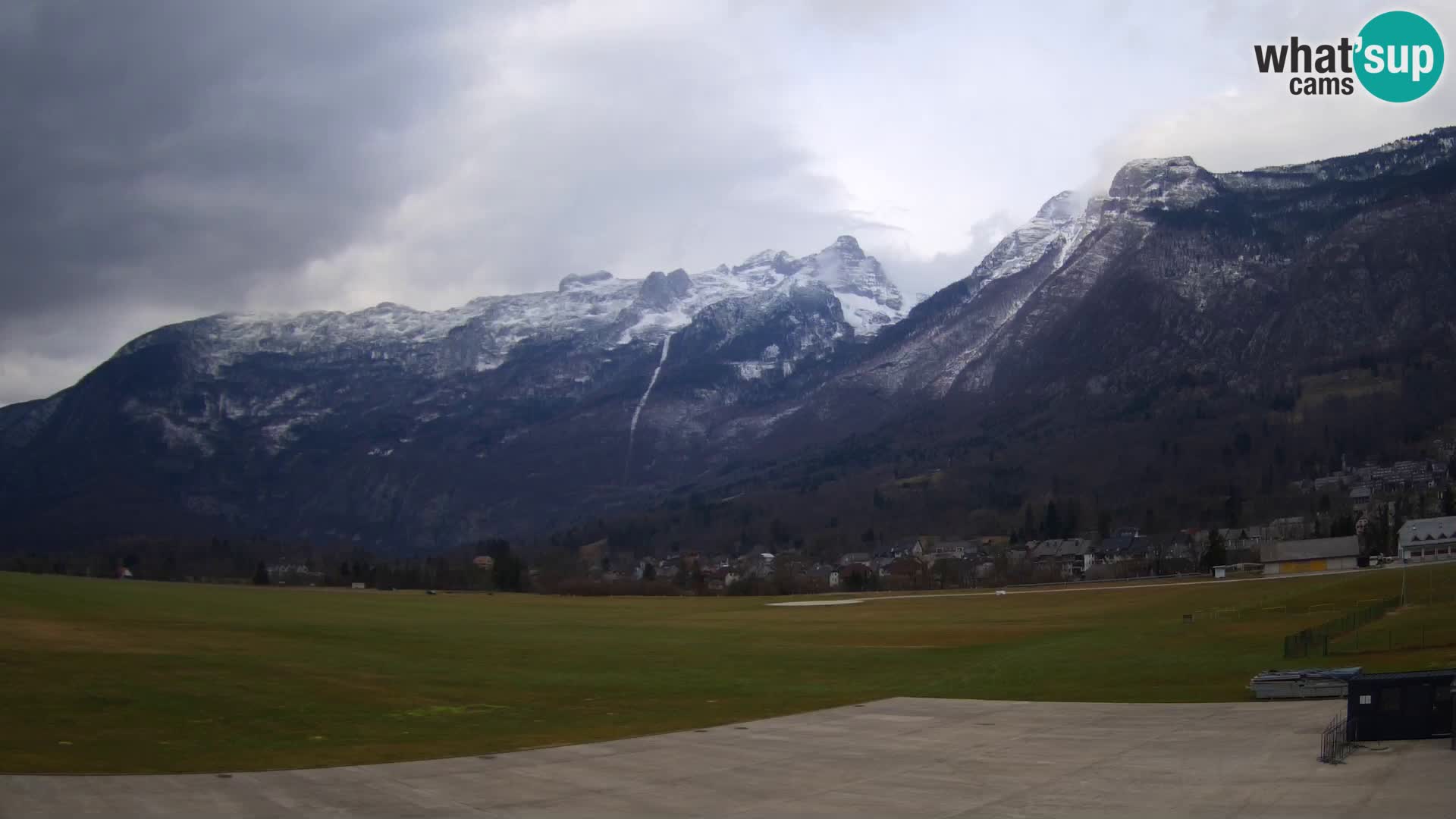 Cámara web en vivo Aeropuerto de Bovec – Vista a Kanin