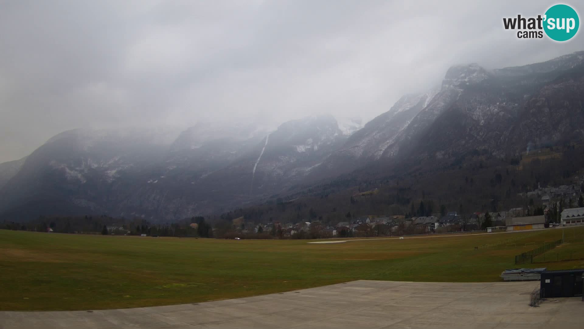 Webcam en direct Aéroport de Bovec – Vue sur Kanin