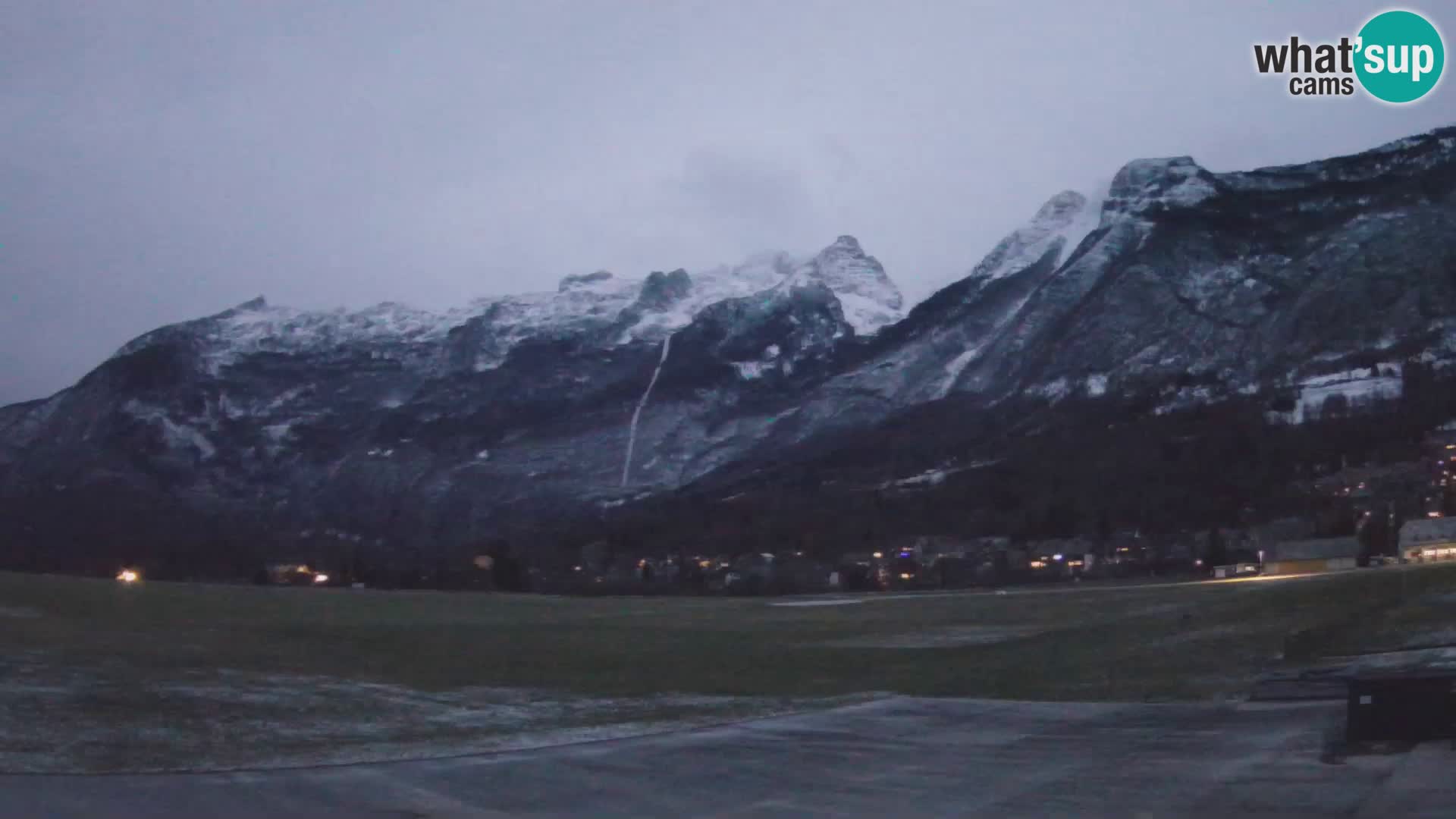 Webcam en direct Aéroport de Bovec – Vue sur Kanin