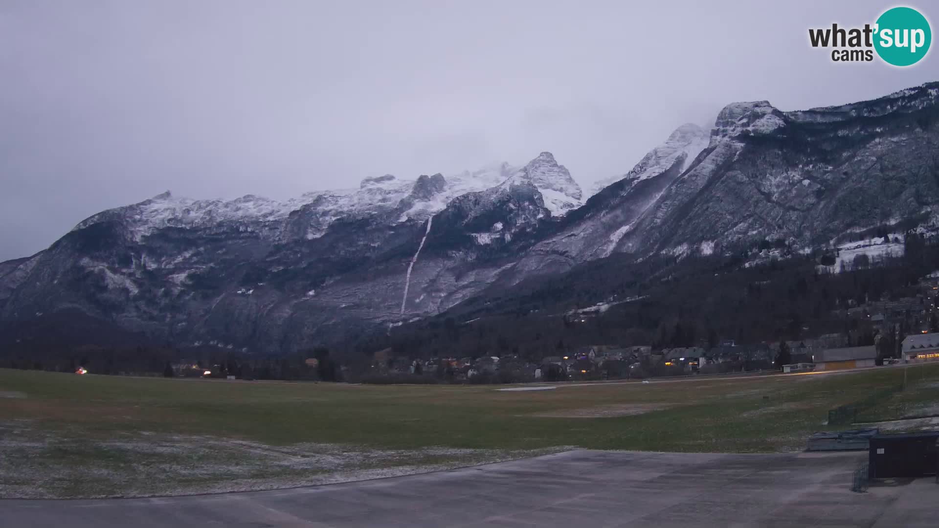 Webcam en direct Aéroport de Bovec – Vue sur Kanin