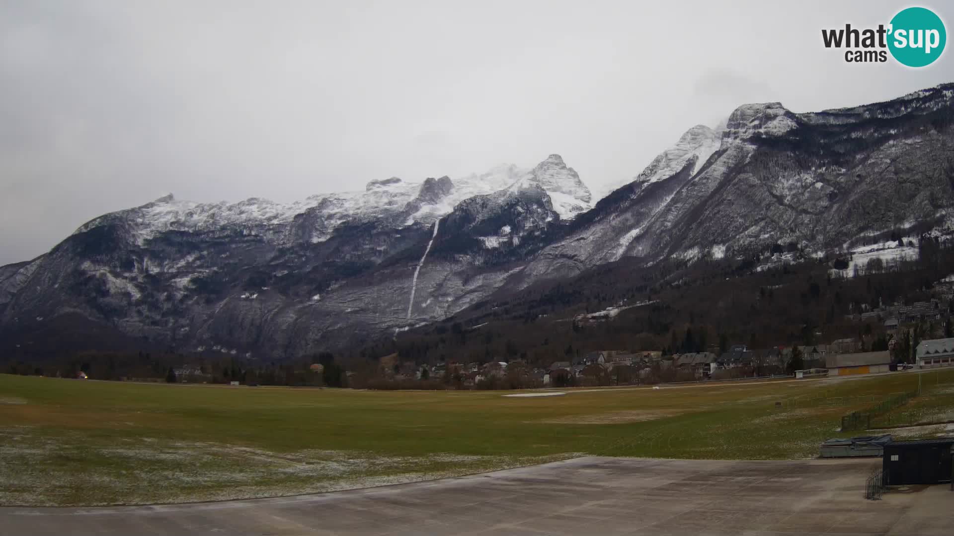 Cámara web en vivo Aeropuerto de Bovec – Vista a Kanin