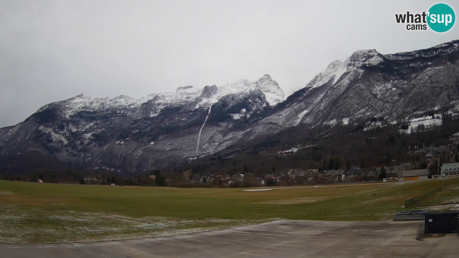 Webcam en direct Aéroport de Bovec – Vue sur Kanin