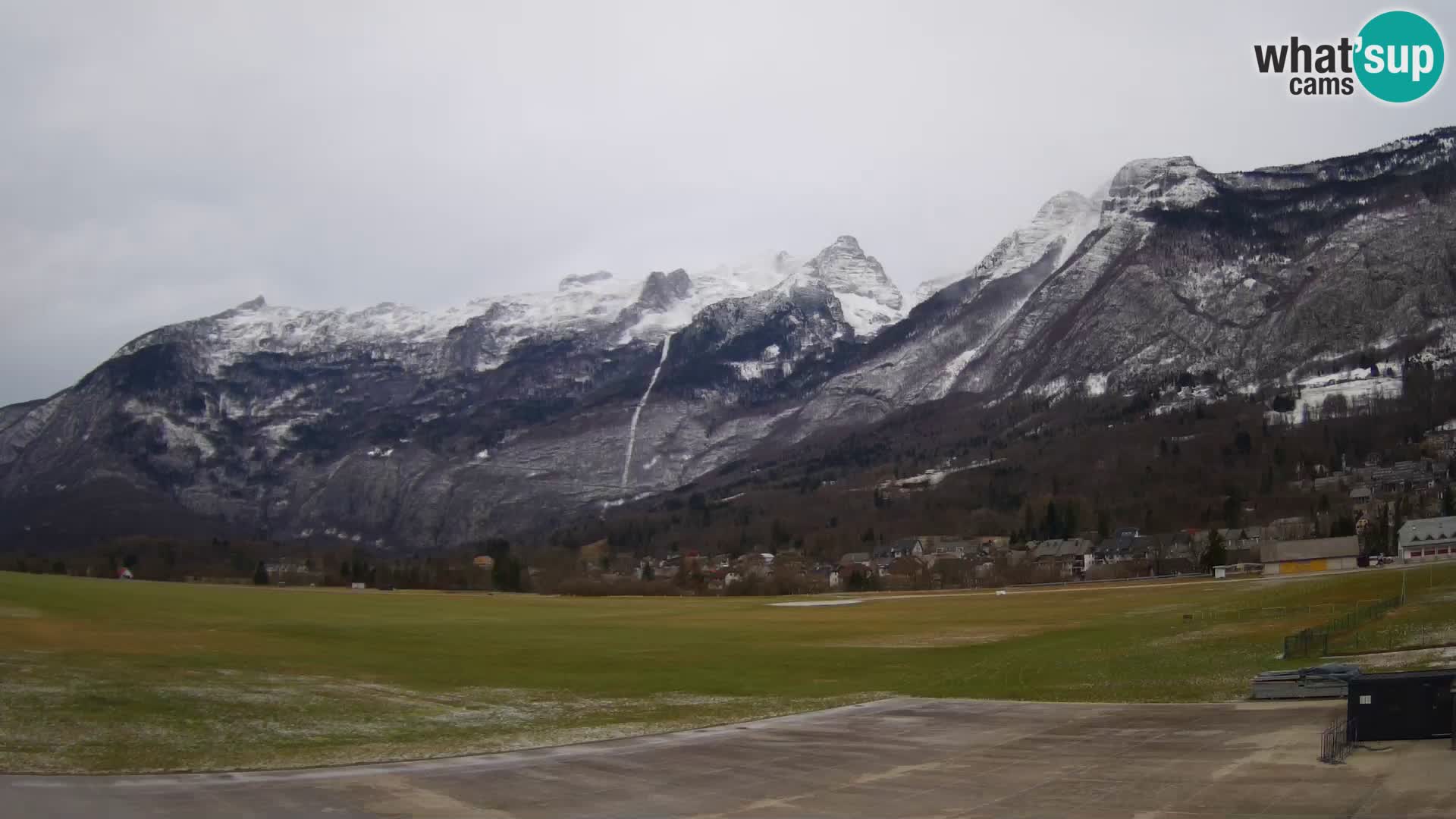 Webcam en direct Aéroport de Bovec – Vue sur Kanin