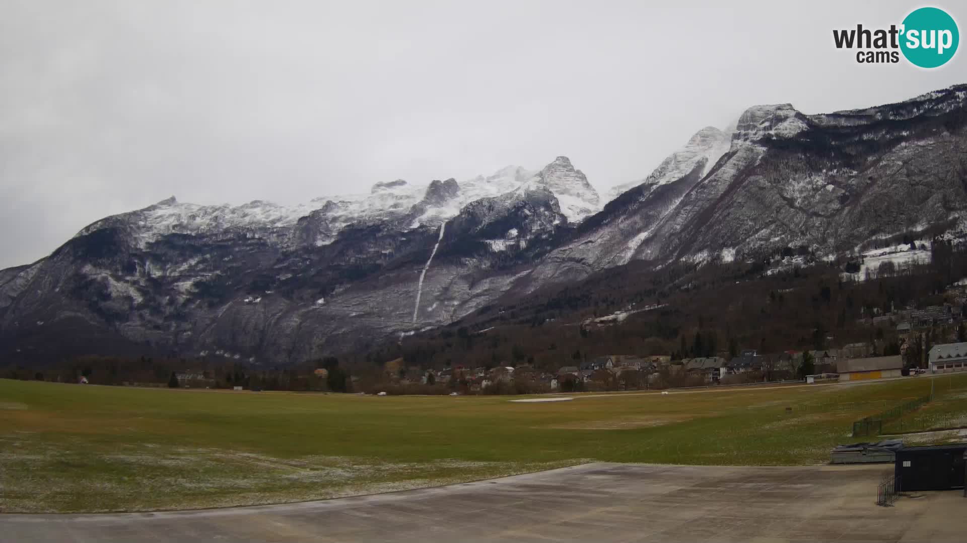 Cámara web en vivo Aeropuerto de Bovec – Vista a Kanin