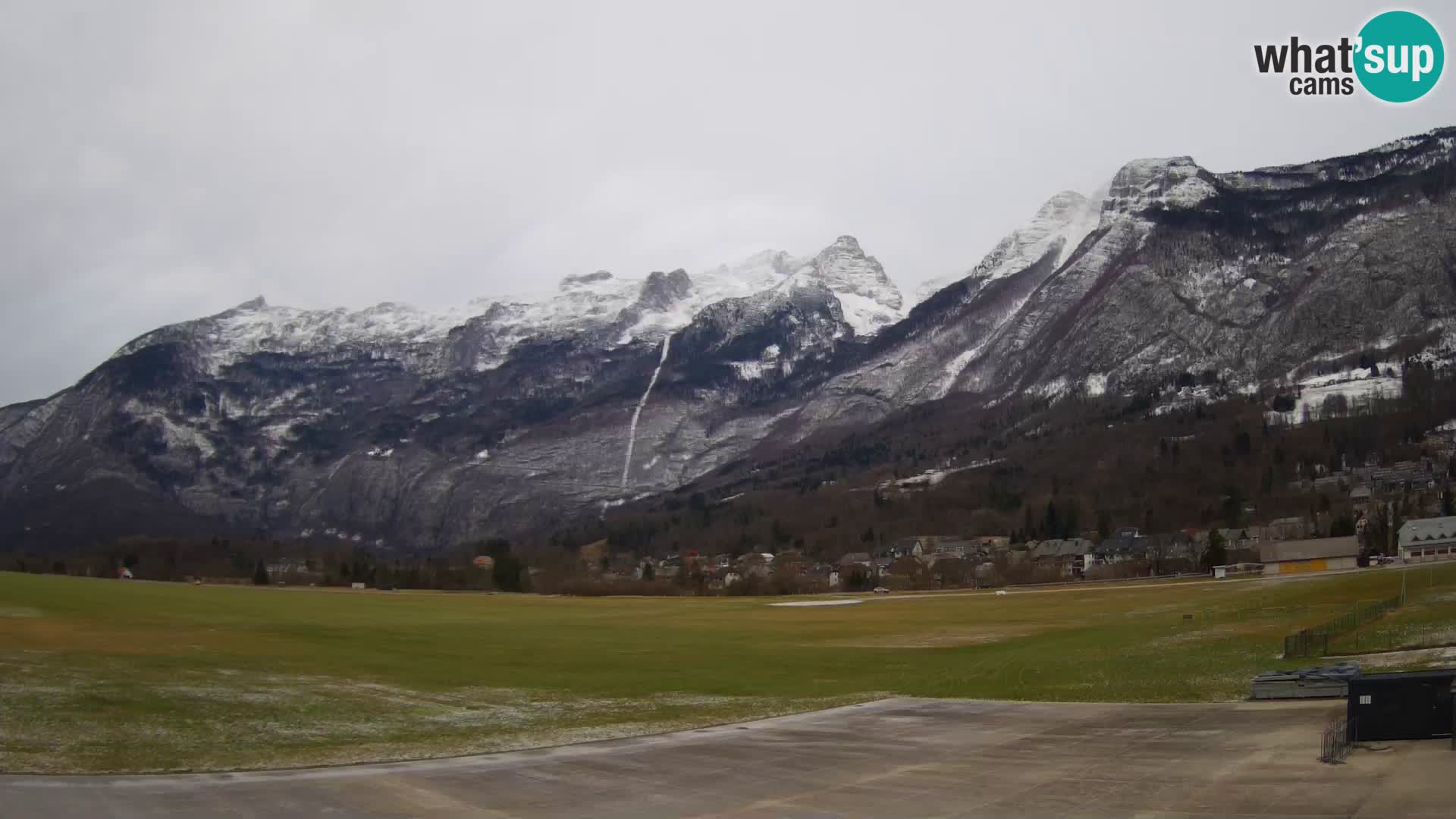 Live webcam Bovec airport – View to Kanin