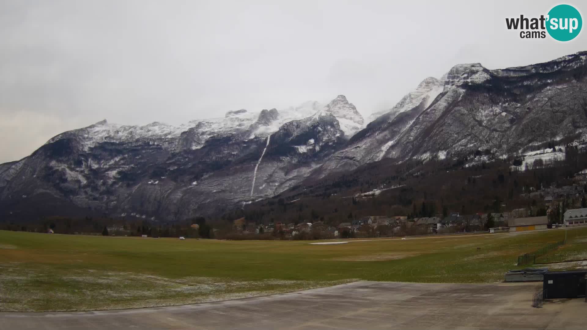 Webcam en direct Aéroport de Bovec – Vue sur Kanin