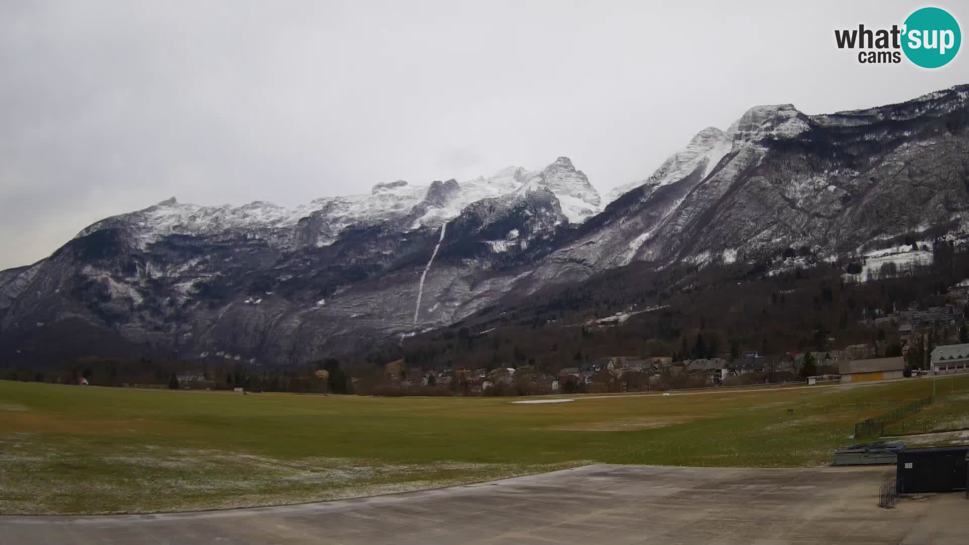 Webcam en direct Aéroport de Bovec – Vue sur Kanin