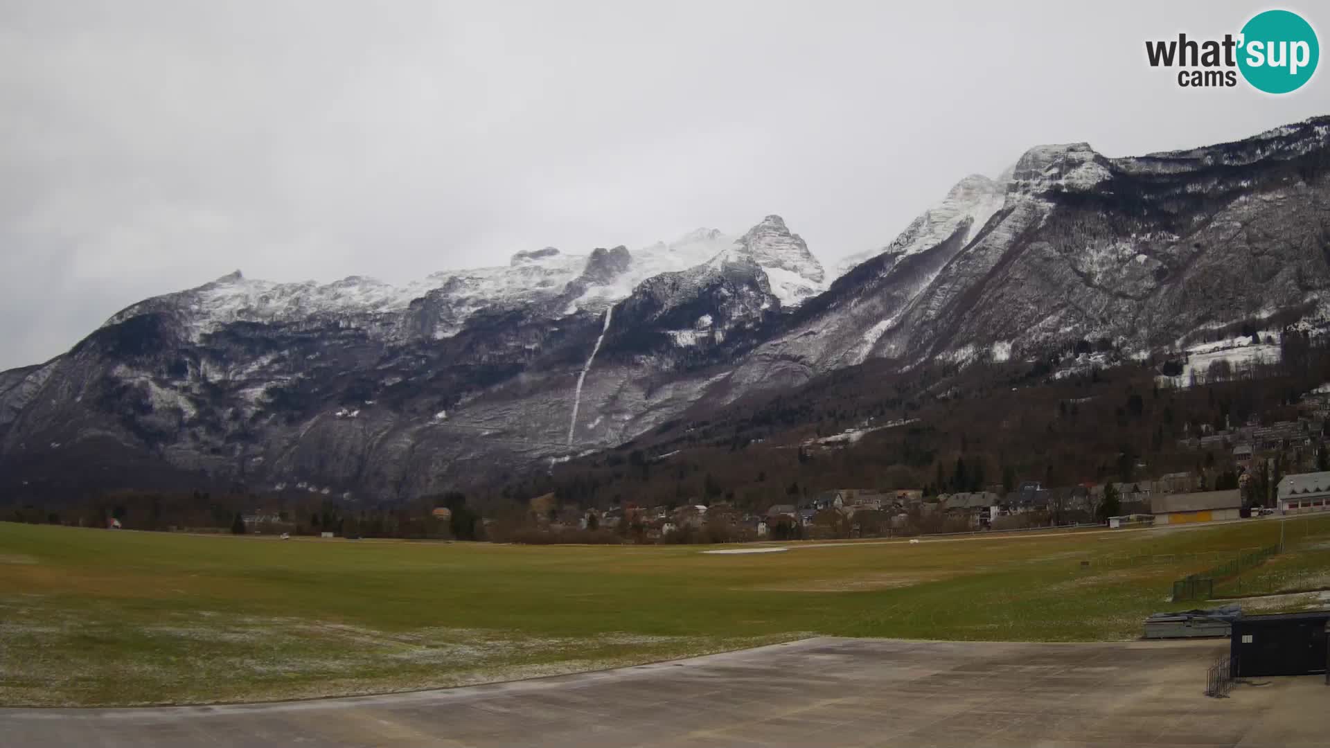 Live webcam Bovec airport – View to Kanin