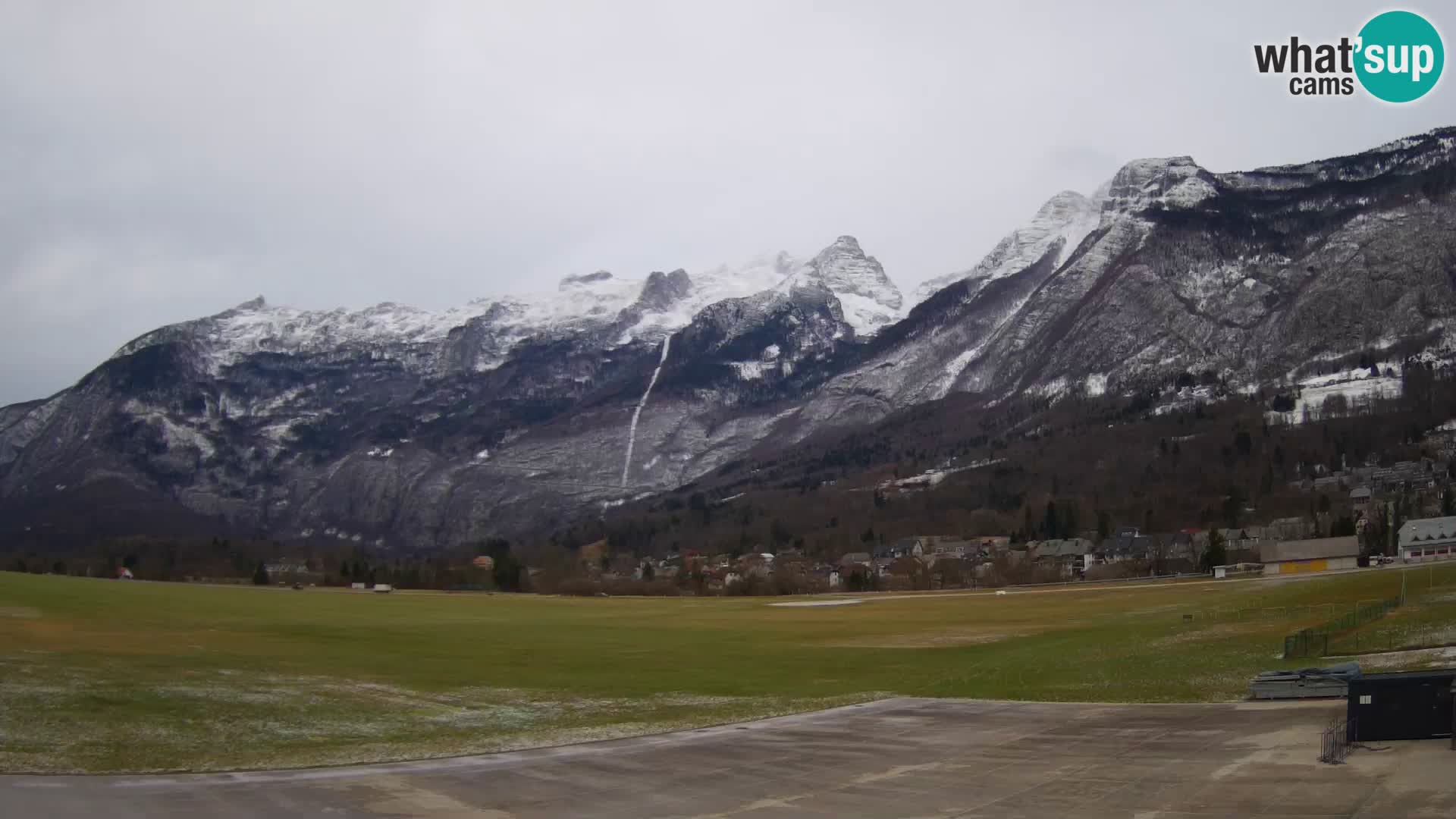 Webcam en direct Aéroport de Bovec – Vue sur Kanin