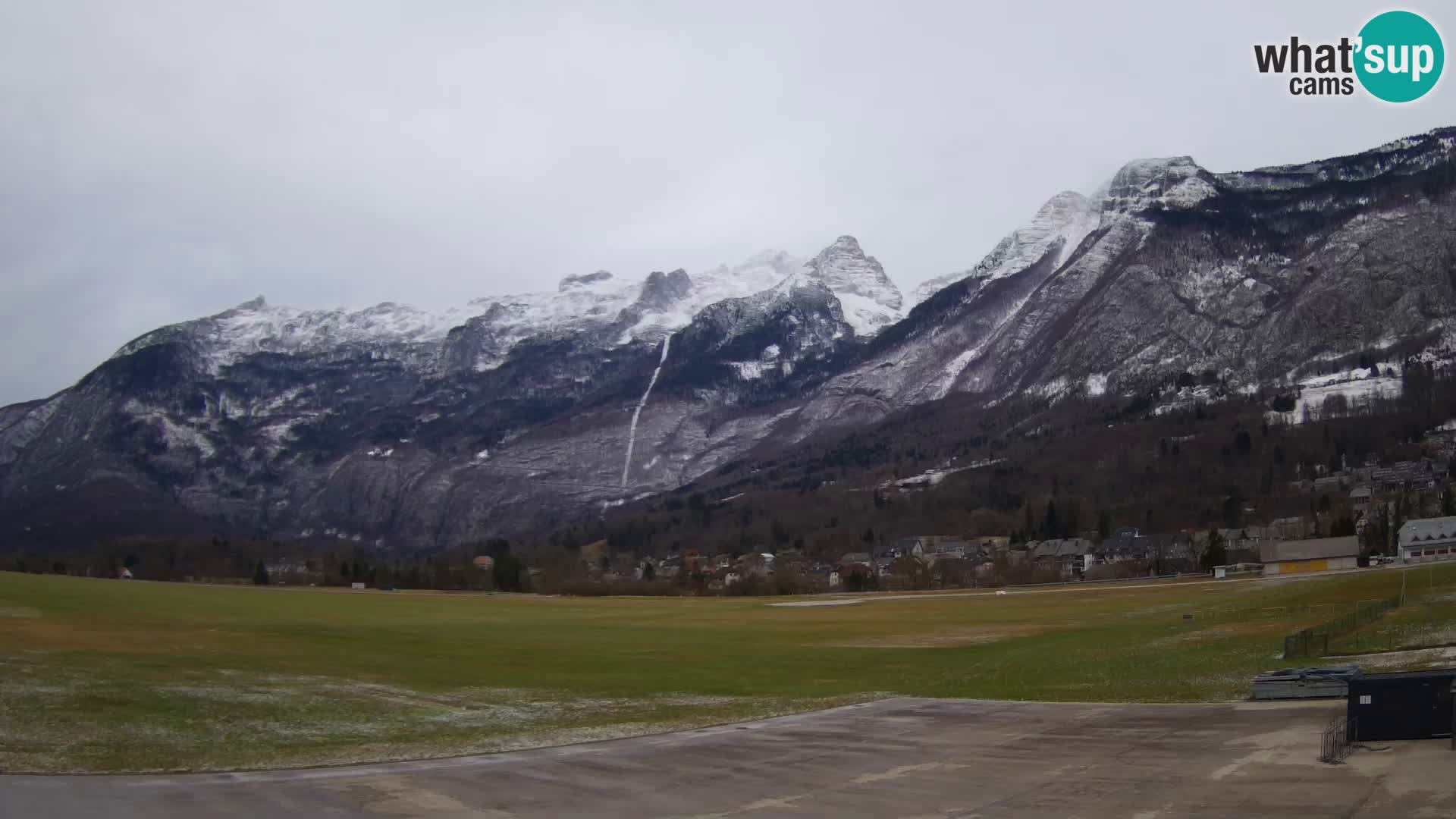 Webcam en direct Aéroport de Bovec – Vue sur Kanin