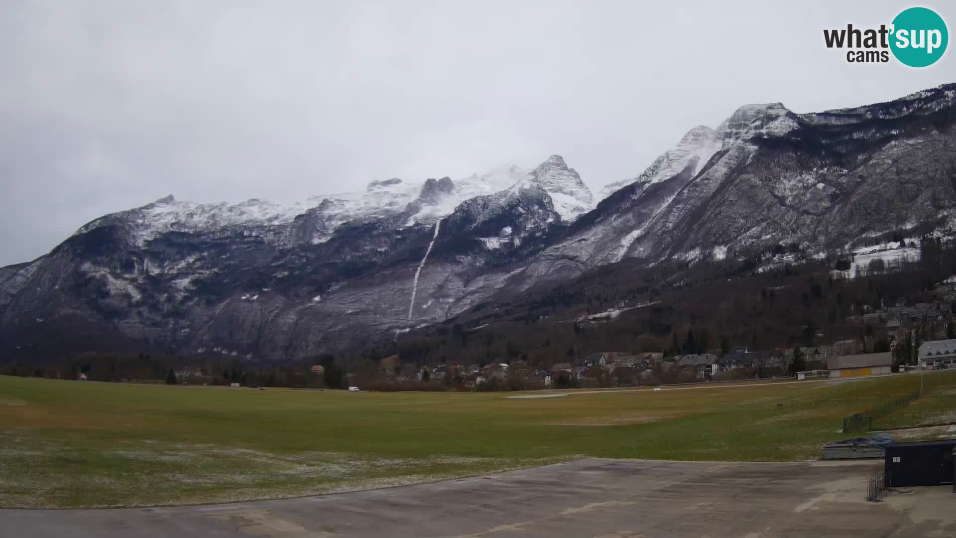 Live webcam Bovec airport – View to Kanin