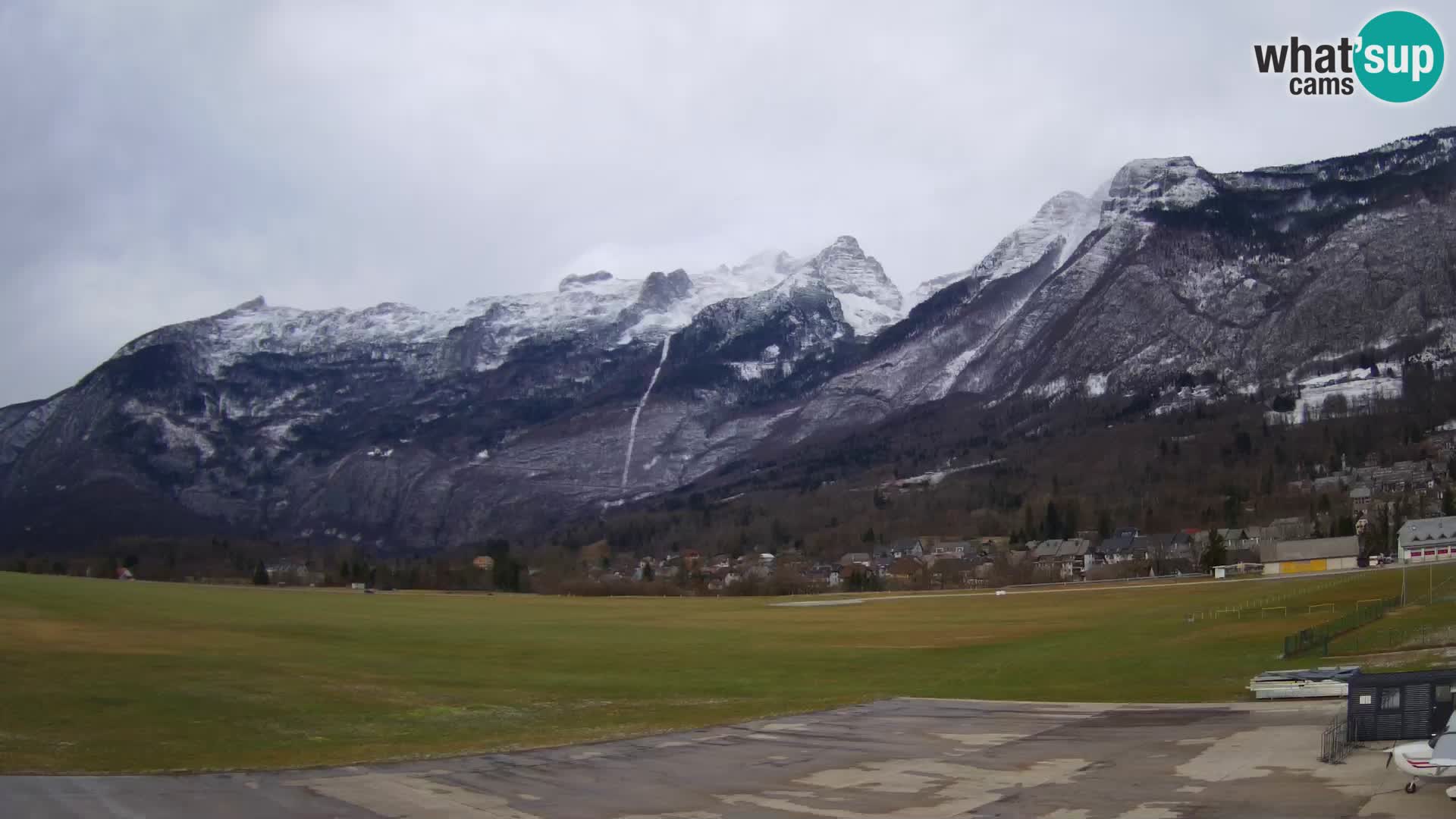 Live webcam Bovec airport – View to Kanin