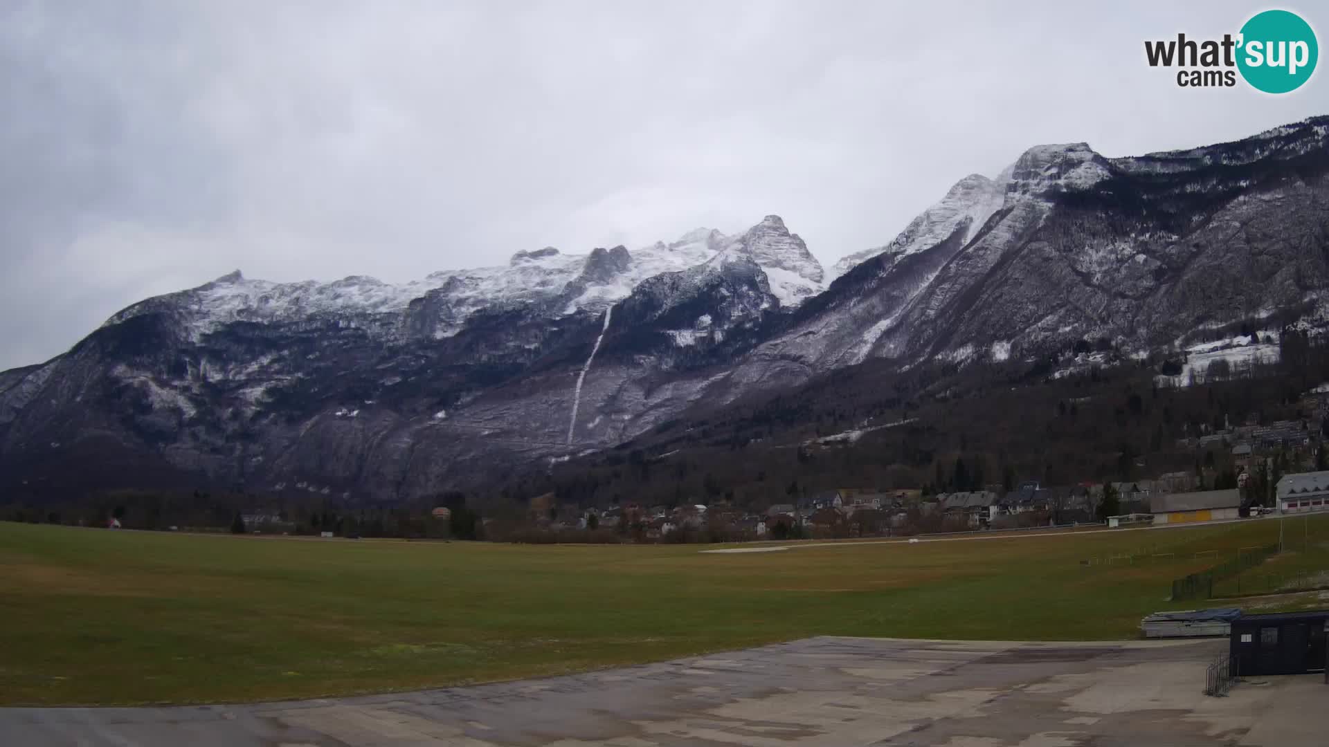 Live webcam Bovec airport – View to Kanin