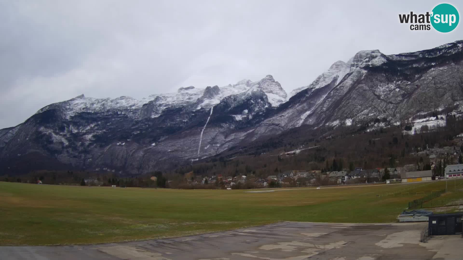 Live webcam Bovec airport – View to Kanin