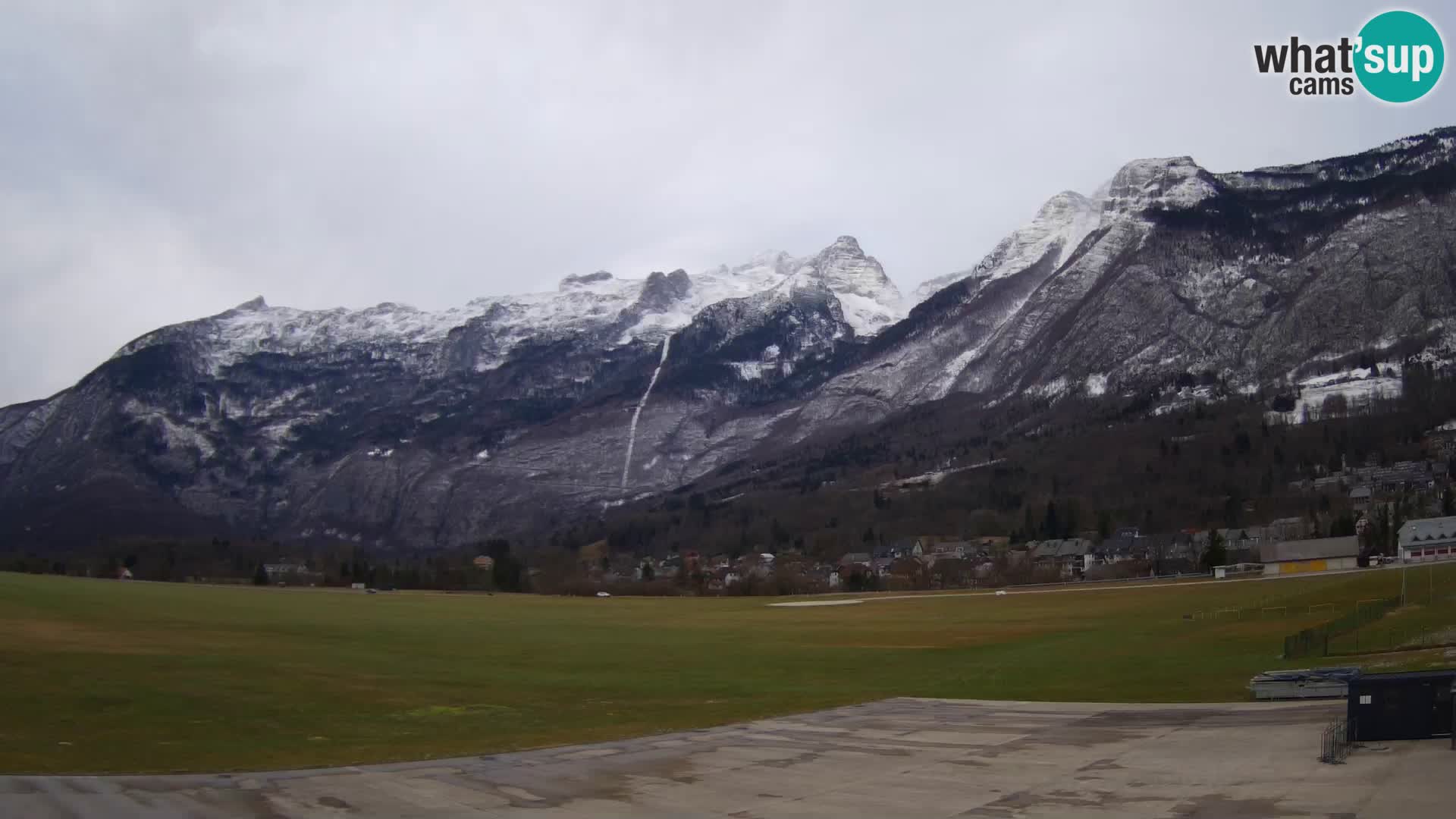 Live webcam Bovec airport – View to Kanin