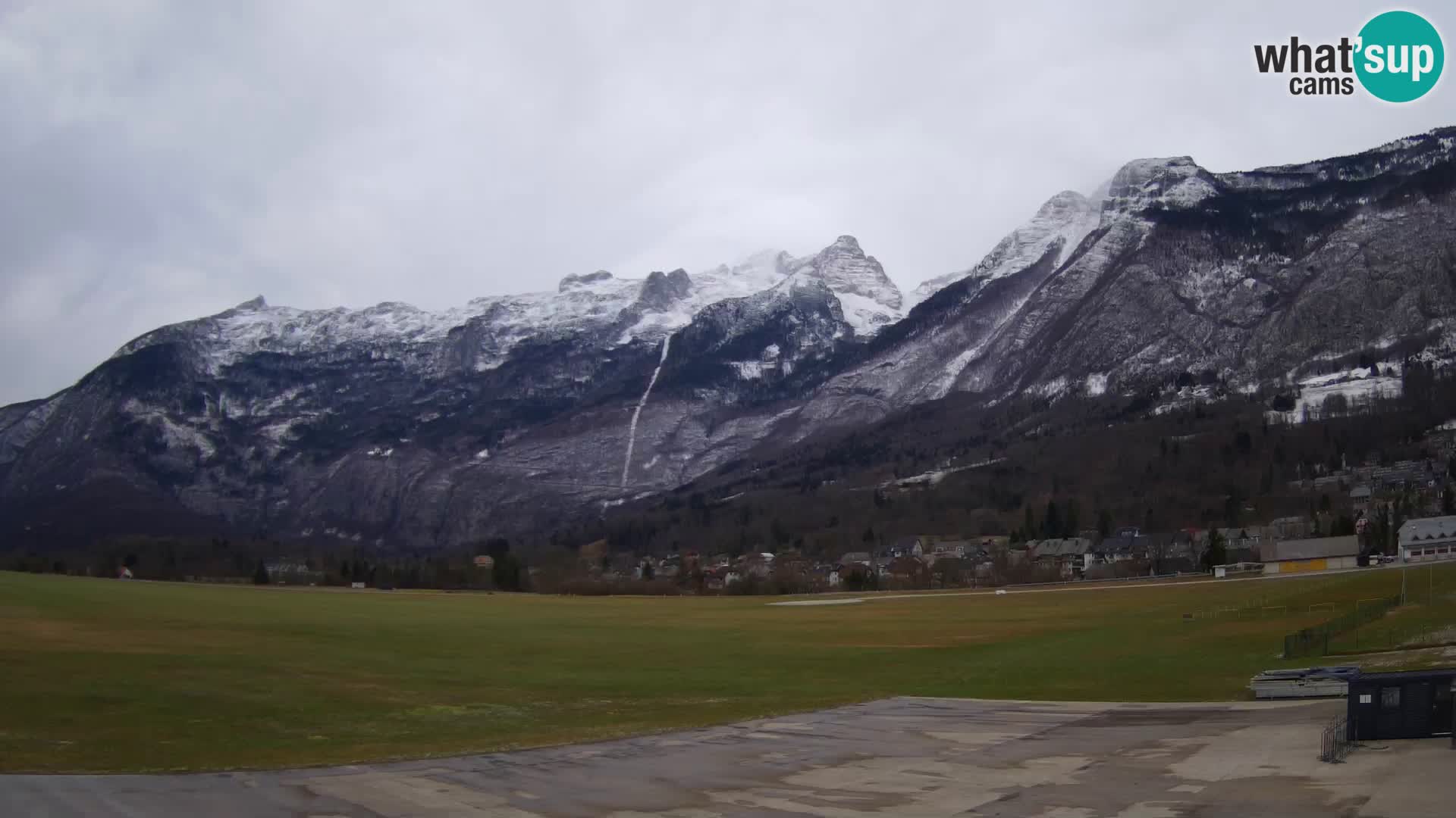 Live webcam Bovec airport – View to Kanin