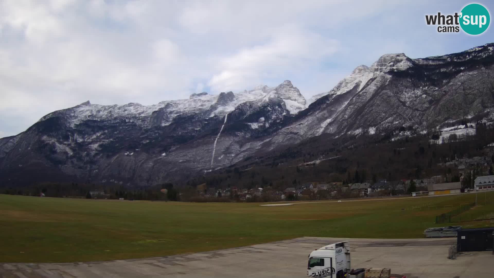 Webcam en direct Aéroport de Bovec – Vue sur Kanin