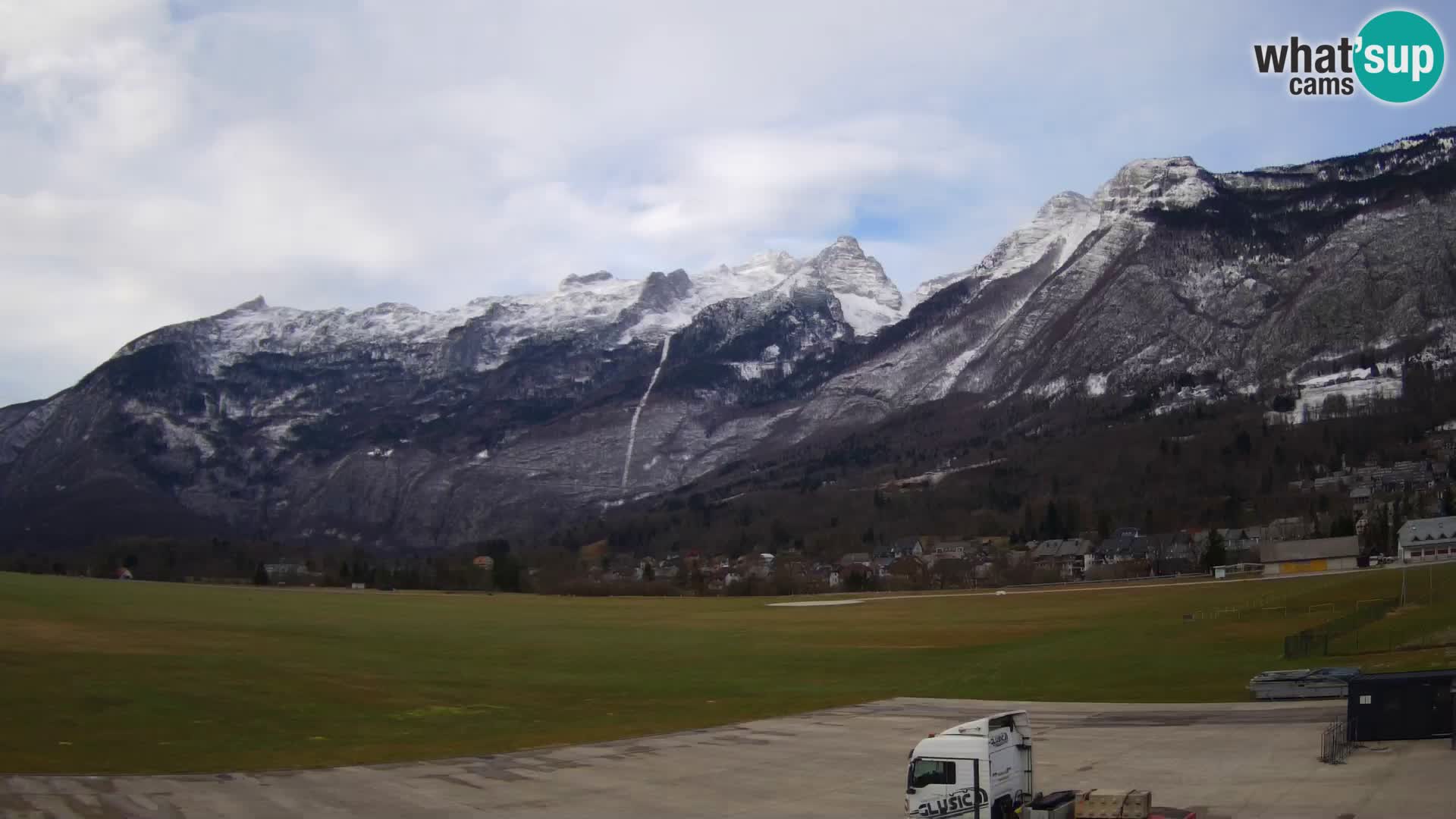 Live webcam Bovec airport – View to Kanin