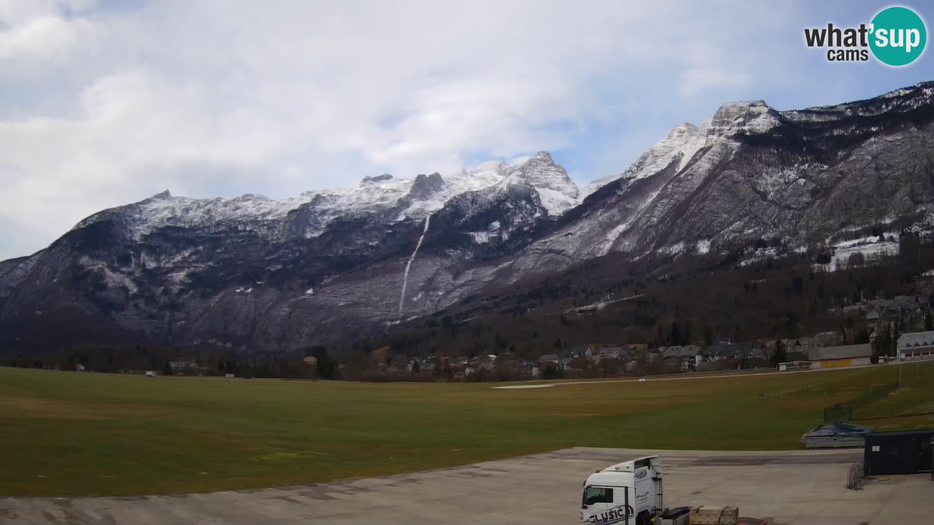 Live webcam Bovec airport – View to Kanin