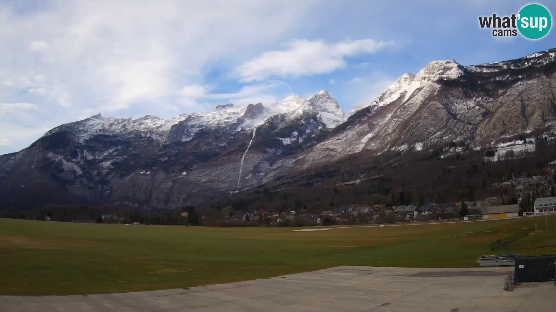 Live webcam Bovec airport – View to Kanin