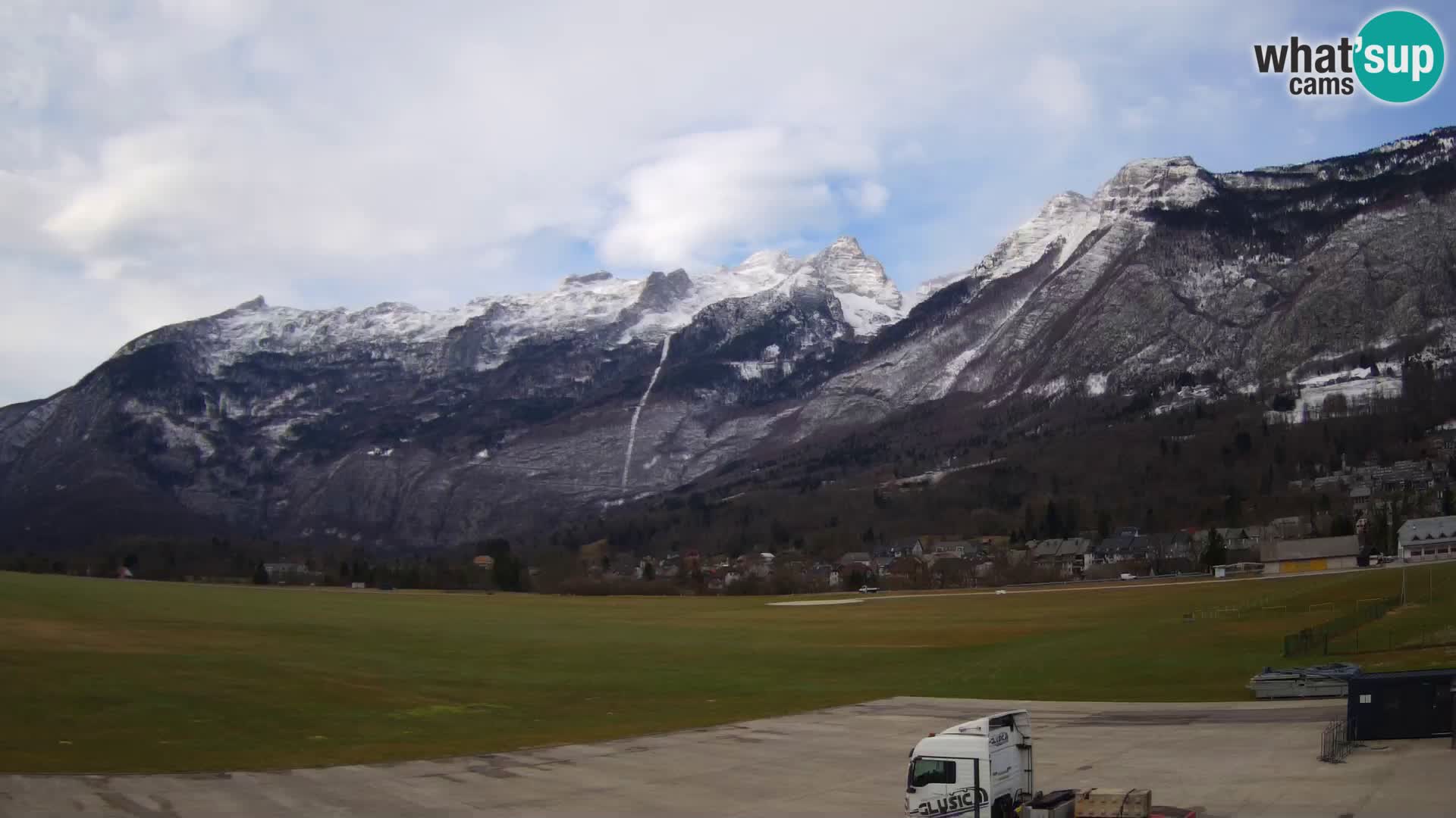 Live webcam Bovec airport – View to Kanin