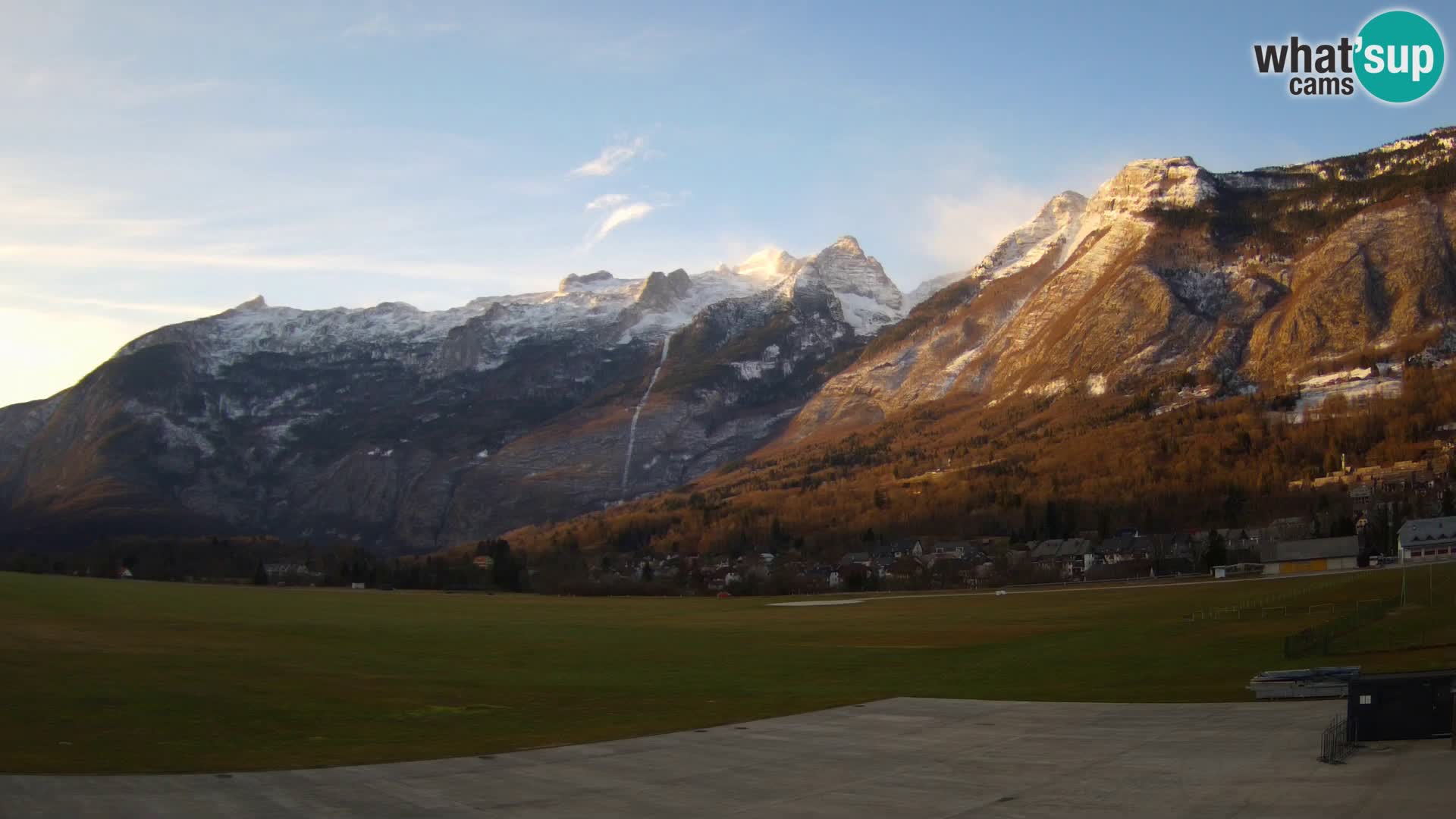 Live webcam Bovec airport – View to Kanin