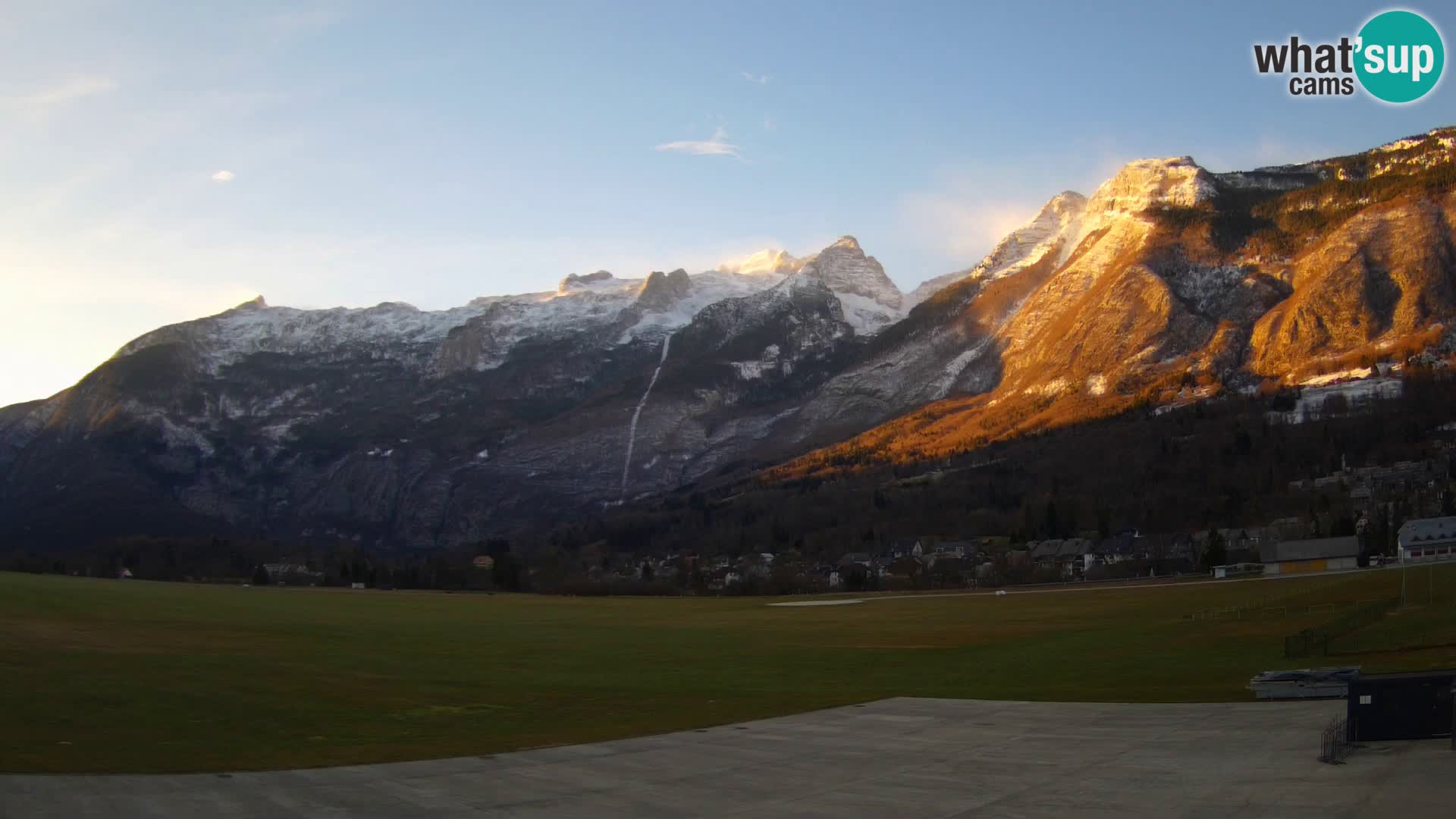 Live webcam Bovec airport – View to Kanin