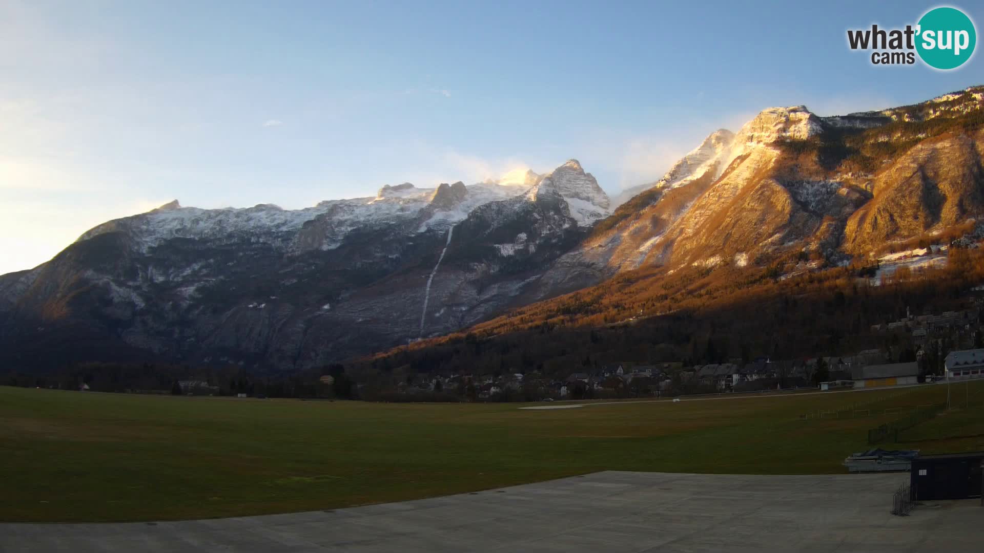 Webcam en direct Aéroport de Bovec – Vue sur Kanin