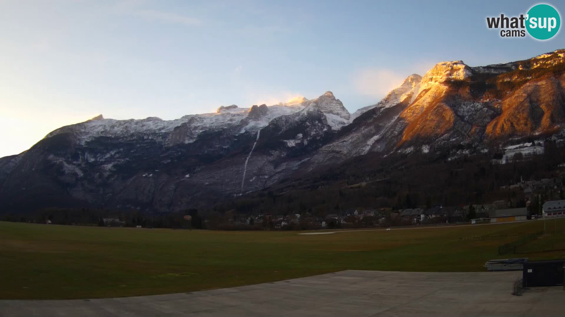 Webcam en direct Aéroport de Bovec – Vue sur Kanin