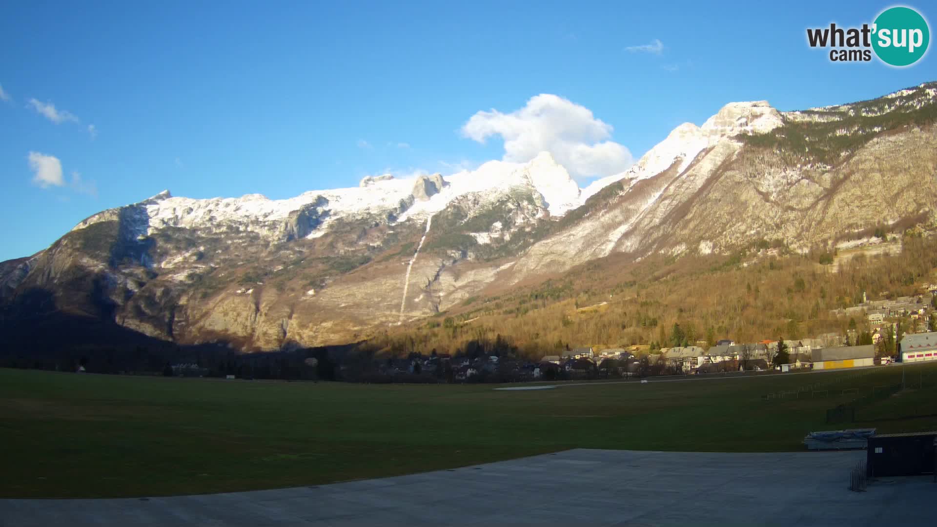 Webcam en direct Aéroport de Bovec – Vue sur Kanin