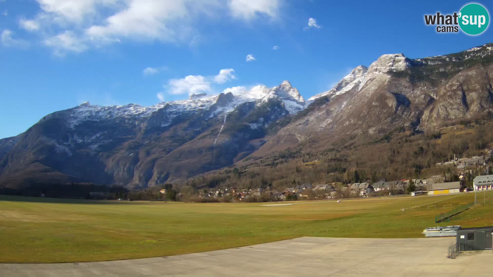 Live webcam Bovec airport – View to Kanin