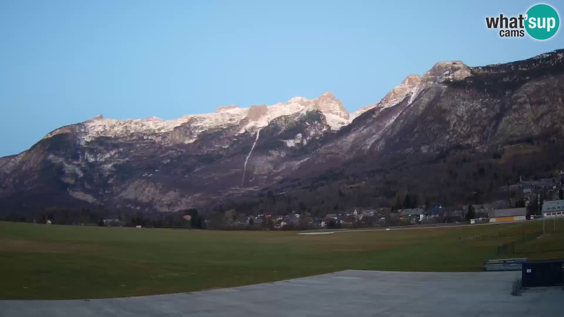 Webcam en direct Aéroport de Bovec – Vue sur Kanin