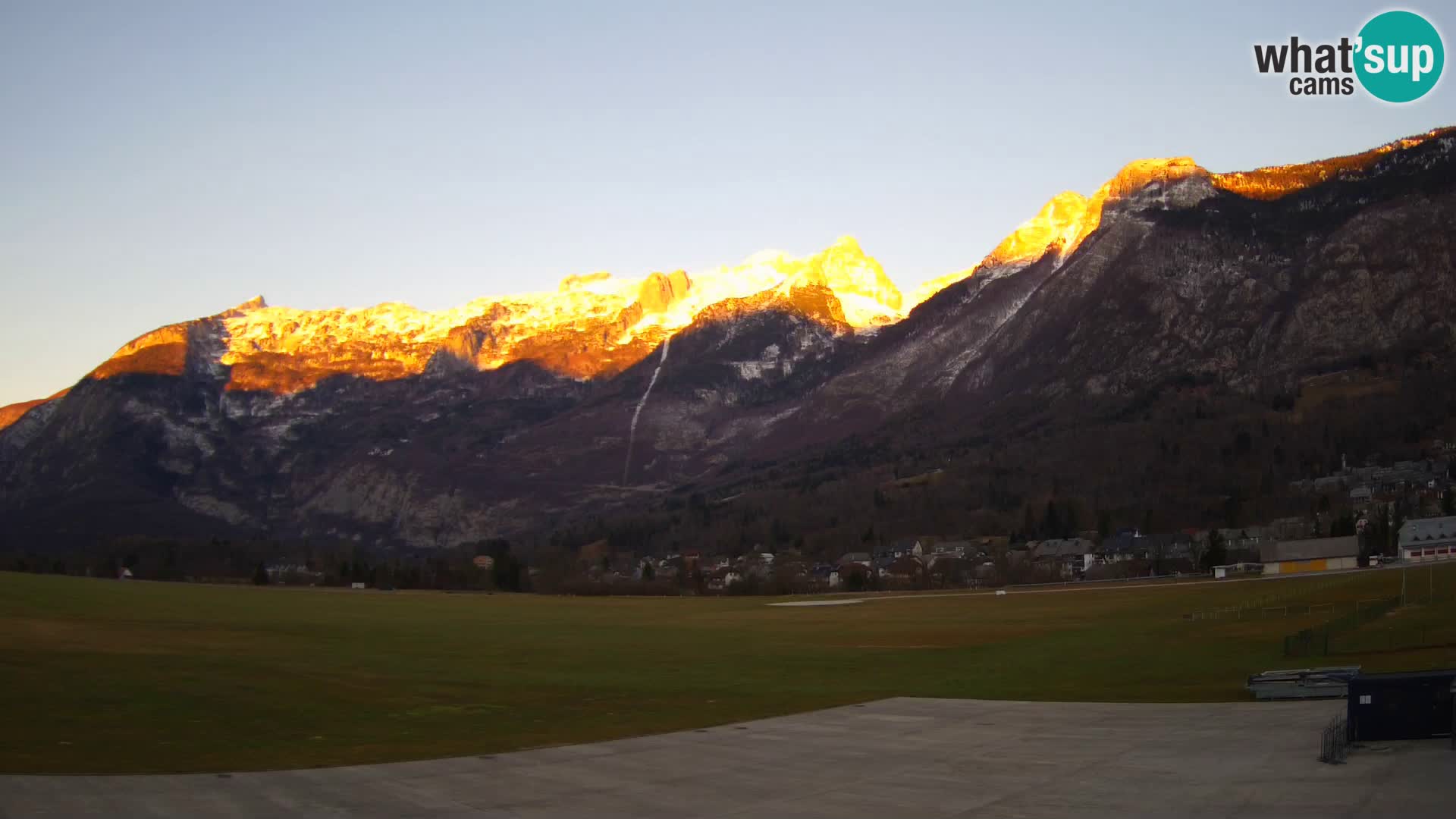 Live webcam Bovec airport – View to Kanin