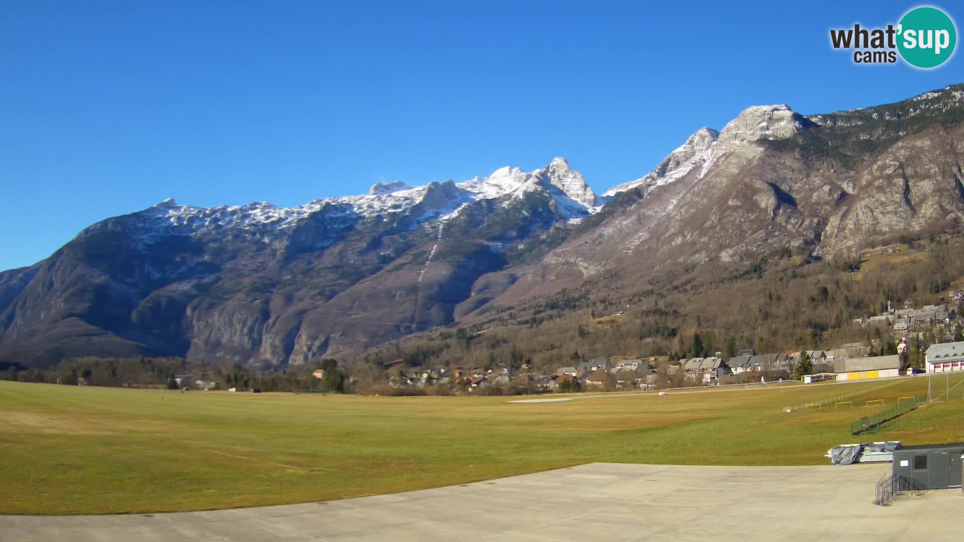 Live webcam Bovec airport – View to Kanin