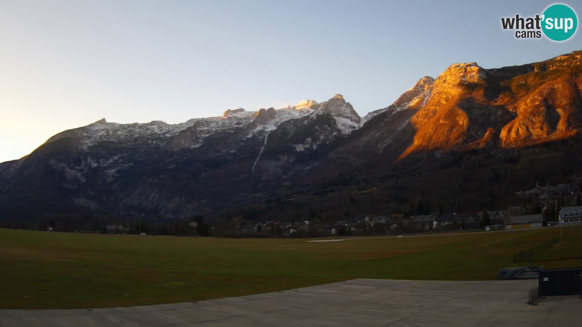 Live webcam Bovec airport – View to Kanin