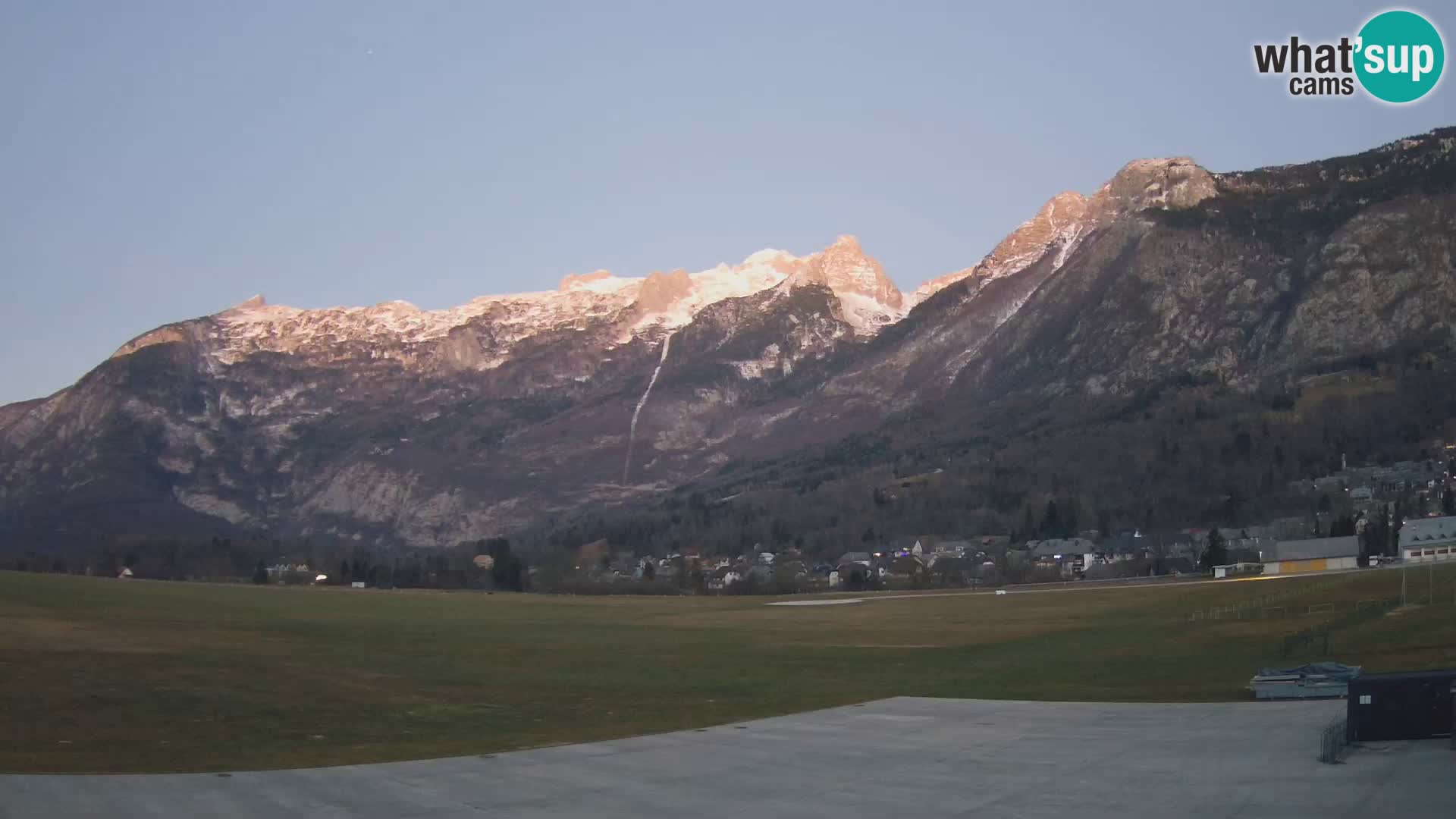 Cámara web en vivo Aeropuerto de Bovec – Vista a Kanin